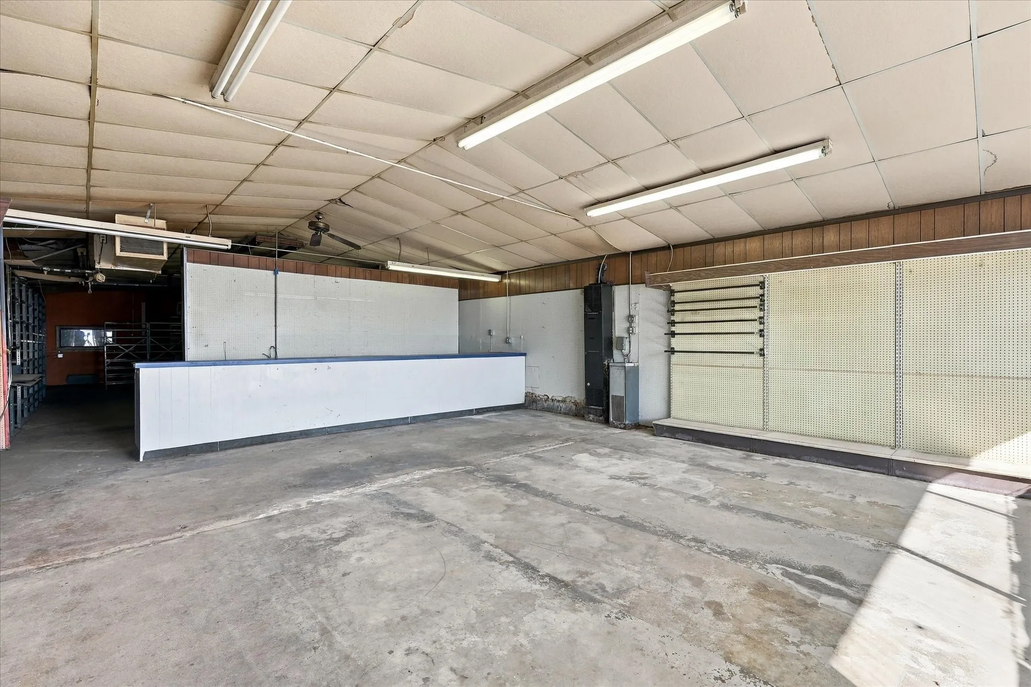 Industrial For Sale in Grayson County , 102 College Street, Whitesboro, Texas 76273, 0, 0, Garage spaces, 0 Sqft, built in 1955, mls#21404724, Real Estate Agent in Whitesboro, Homes For Sale in Grayson county, Homes For Sale in Whitesboro, Realtor in Whitesboro Texas, Real Estate Brokerage Independent Realty Texas, Luminita Cordes Realtor