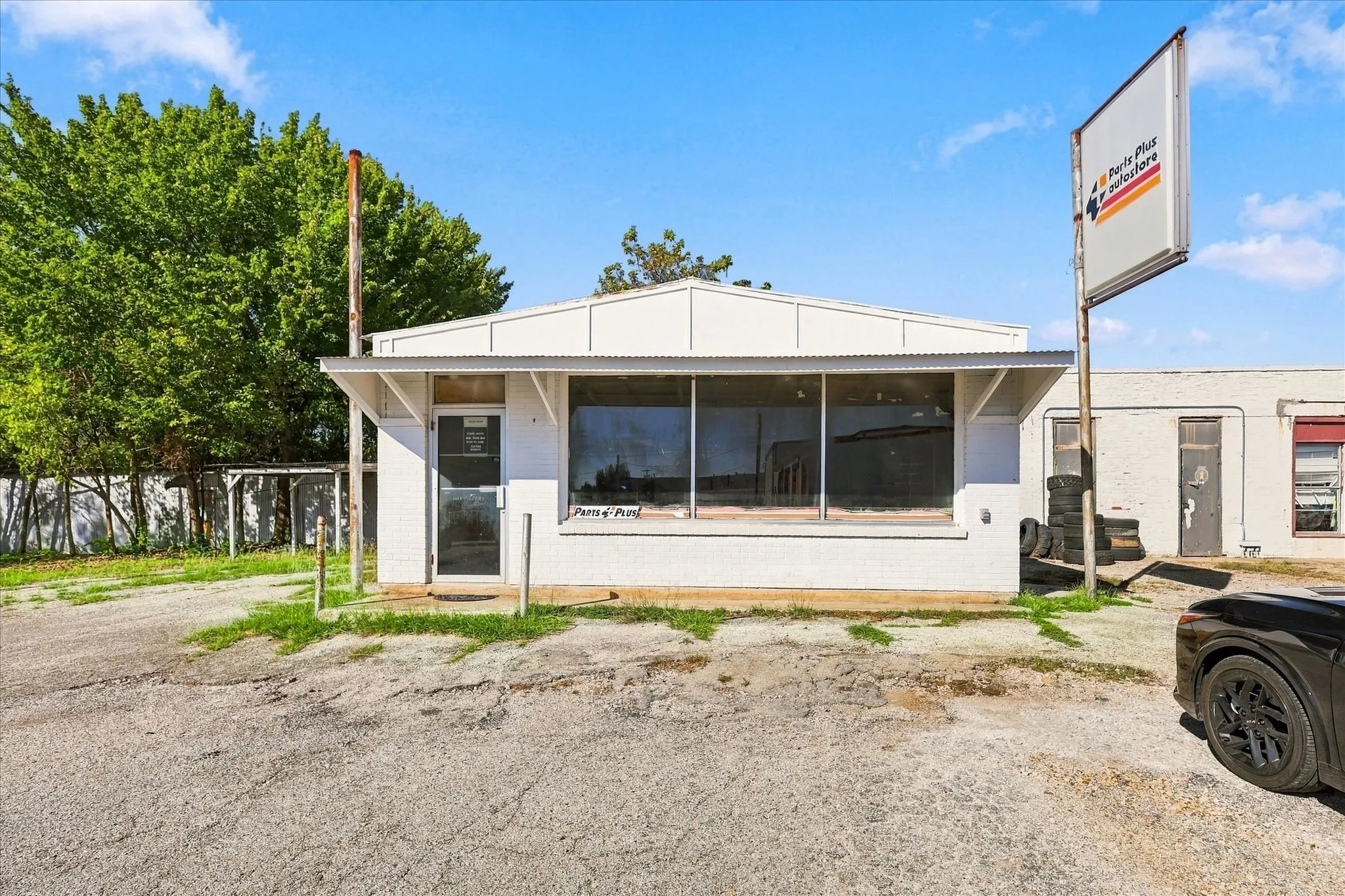 Industrial For Sale in Grayson County , 102 College Street, Whitesboro, Texas 76273, 0, 0, Garage spaces, 0 Sqft, built in 1955, mls#21404724, Real Estate Agent in Whitesboro, Homes For Sale in Grayson county, Homes For Sale in Whitesboro, Realtor in Whitesboro Texas, Real Estate Brokerage Independent Realty Texas, Luminita Cordes Realtor