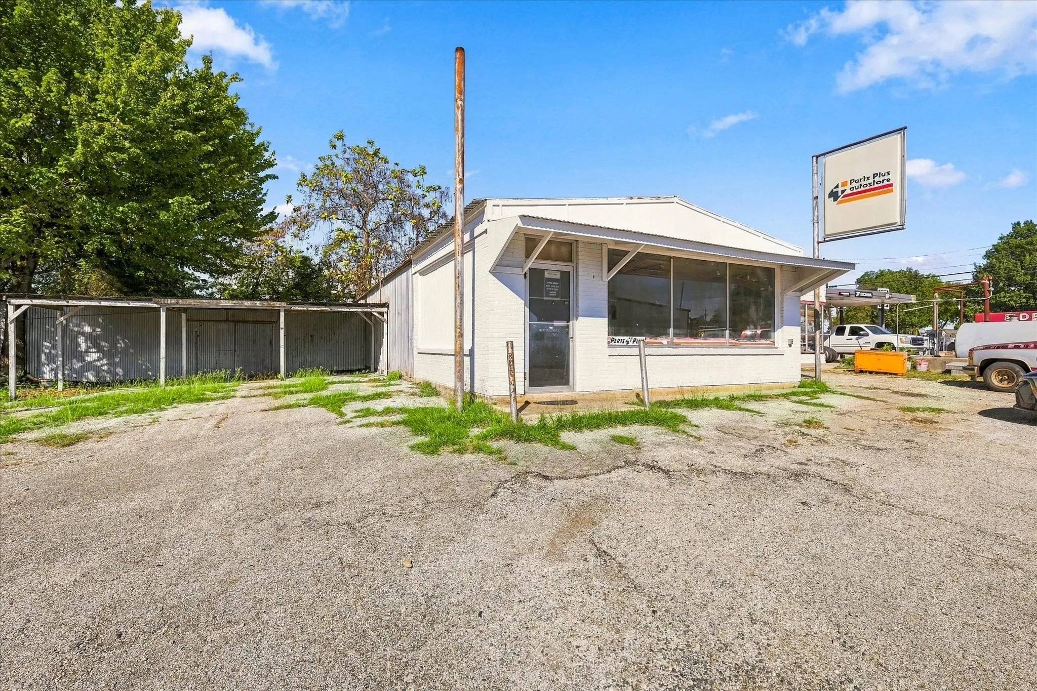 Industrial For Sale in Grayson County , 102 College Street, Whitesboro, Texas 76273, 0, 0, Garage spaces, 0 Sqft, built in 1955, mls#21404724, Real Estate Agent in Whitesboro, Homes For Sale in Grayson county, Homes For Sale in Whitesboro, Realtor in Whitesboro Texas, Real Estate Brokerage Independent Realty Texas, Luminita Cordes Realtor