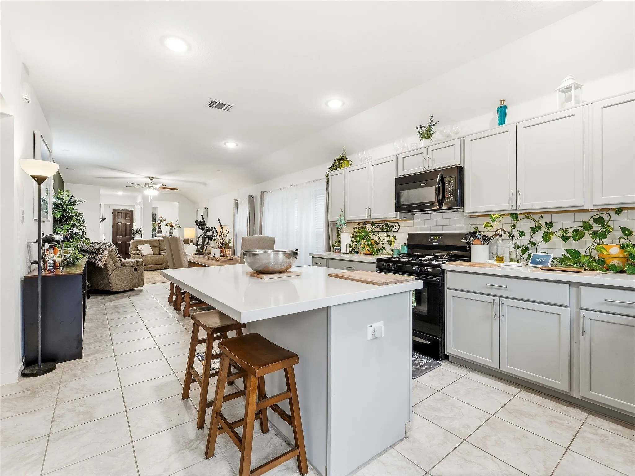 Single Family Residence For Rent in Kaufman County , 2403 Neff Lane, Forney, Texas 75126, 3 Bedroom, 2 Bathroom, 2 Garage spaces, 1,520 Sqft, built in 2021, mls#21404773, Real Estate Agent in Forney, Homes For Rent in Kaufman county, Homes For Rent in Forney, Realtor in Forney Texas, Real Estate Brokerage Independent Realty Texas, Luminita Cordes Realtor