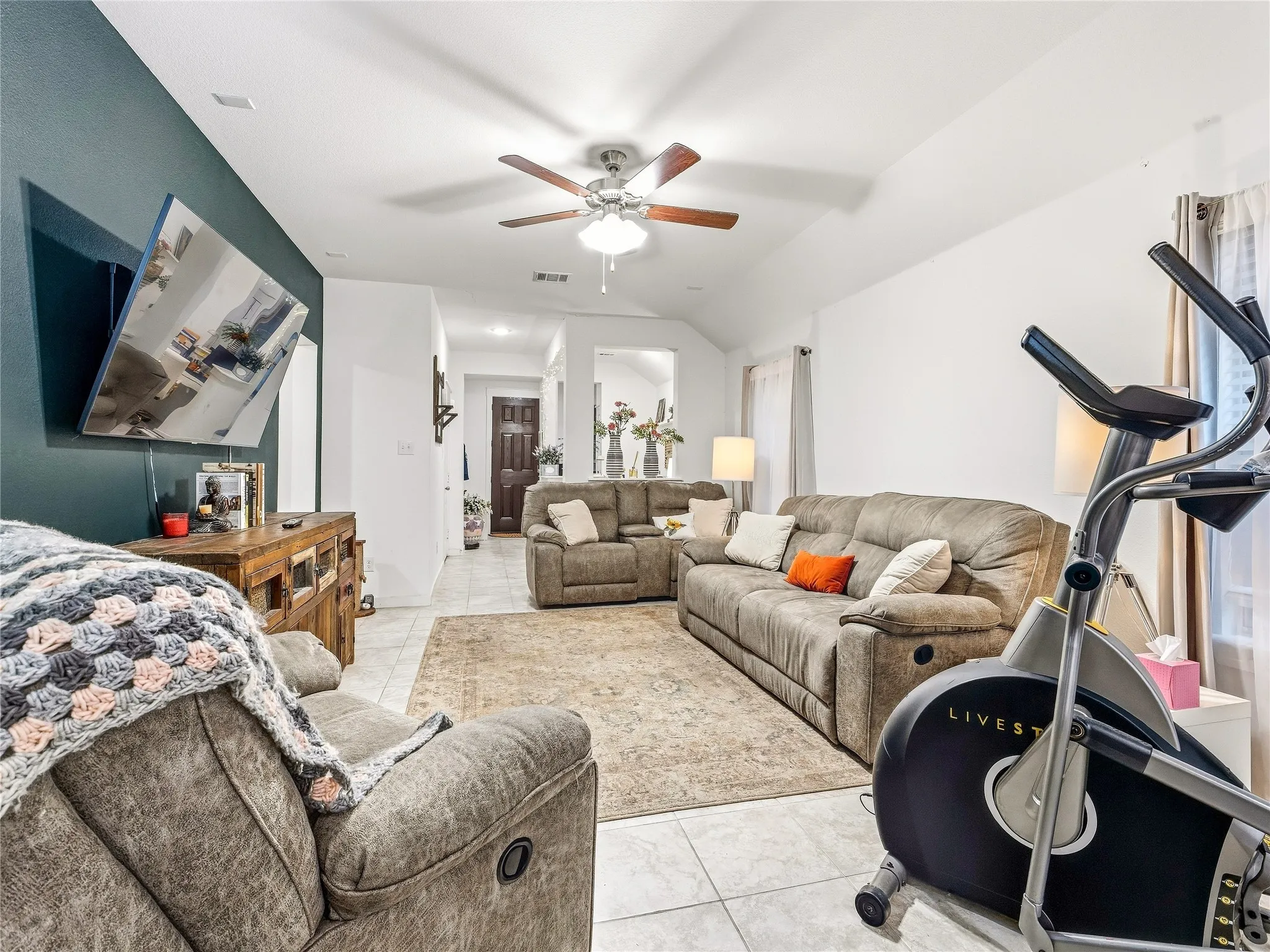 Single Family Residence For Rent in Kaufman County , 2403 Neff Lane, Forney, Texas 75126, 3 Bedroom, 2 Bathroom, 2 Garage spaces, 1,520 Sqft, built in 2021, mls#21404773, Real Estate Agent in Forney, Homes For Rent in Kaufman county, Homes For Rent in Forney, Realtor in Forney Texas, Real Estate Brokerage Independent Realty Texas, Luminita Cordes Realtor