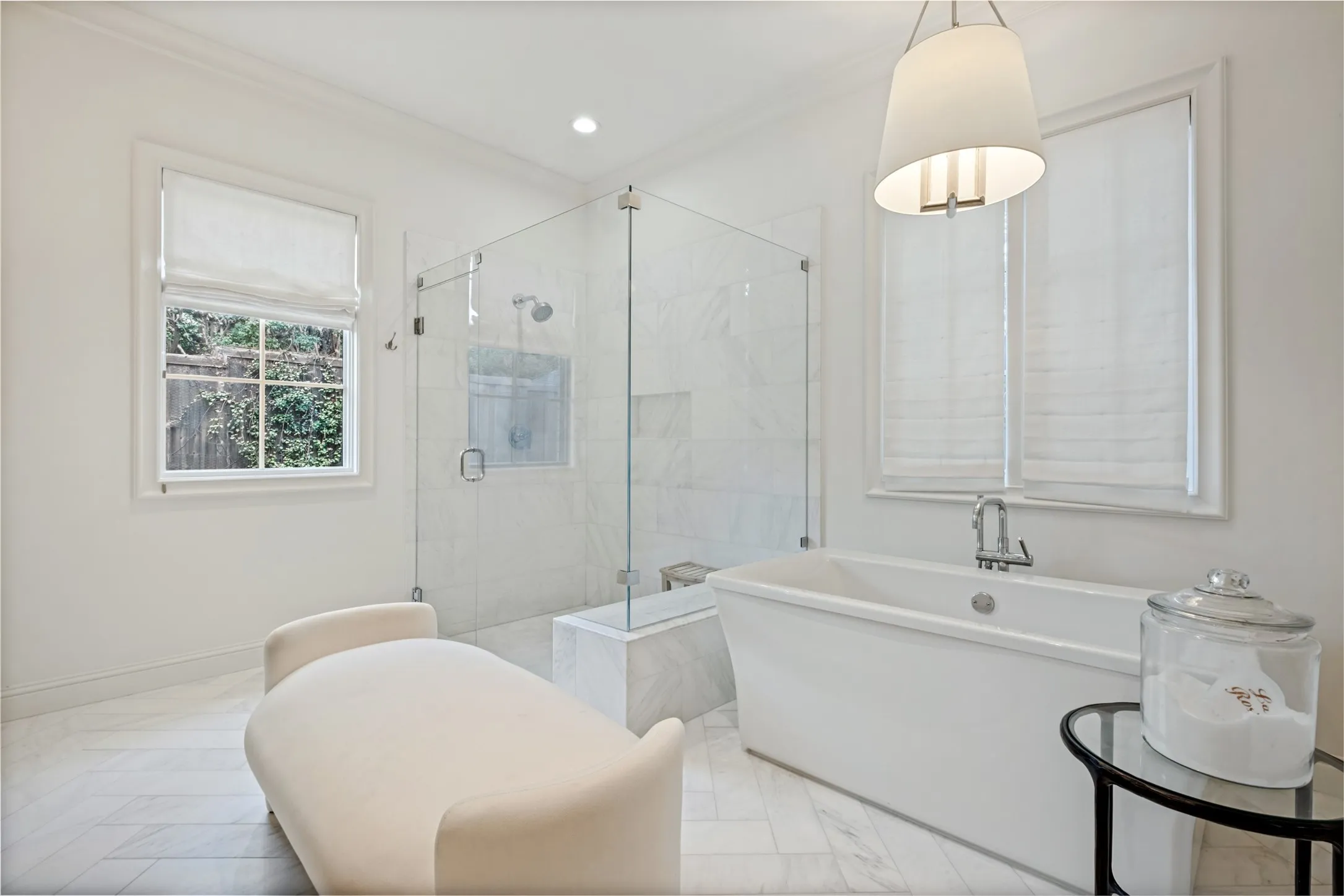 Single Family Residence For Sale in Dallas County , 4624 S Versailles Avenue, Highland Park, Texas 75209, 4 Bedroom, 4 Bathroom, 2 Garage spaces, 4,225 Sqft, built in 2019, mls#21399110, Real Estate Agent in Highland Park, Homes For Sale in Dallas county, Homes For Sale in Highland Park, Realtor in Highland Park Texas, Real Estate Brokerage Independent Realty Texas, Luminita Cordes Realtor