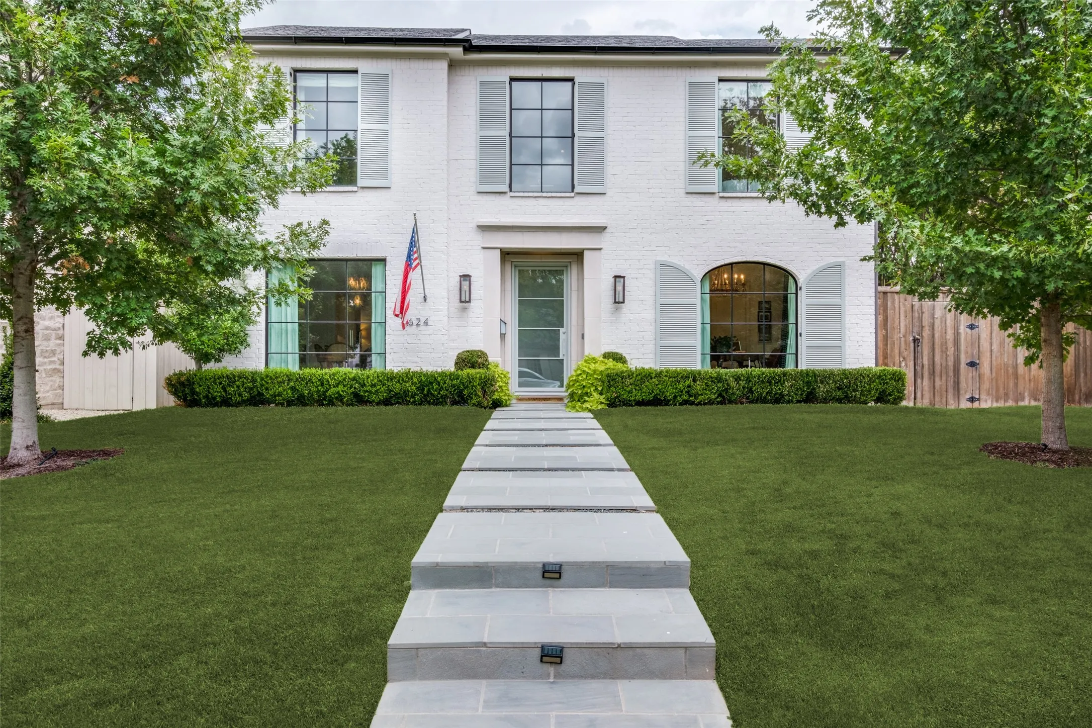 Single Family Residence For Sale in Dallas County , 4624 S Versailles Avenue, Highland Park, Texas 75209, 4 Bedroom, 4 Bathroom, 2 Garage spaces, 4,225 Sqft, built in 2019, mls#21399110, Real Estate Agent in Highland Park, Homes For Sale in Dallas county, Homes For Sale in Highland Park, Realtor in Highland Park Texas, Real Estate Brokerage Independent Realty Texas, Luminita Cordes Realtor