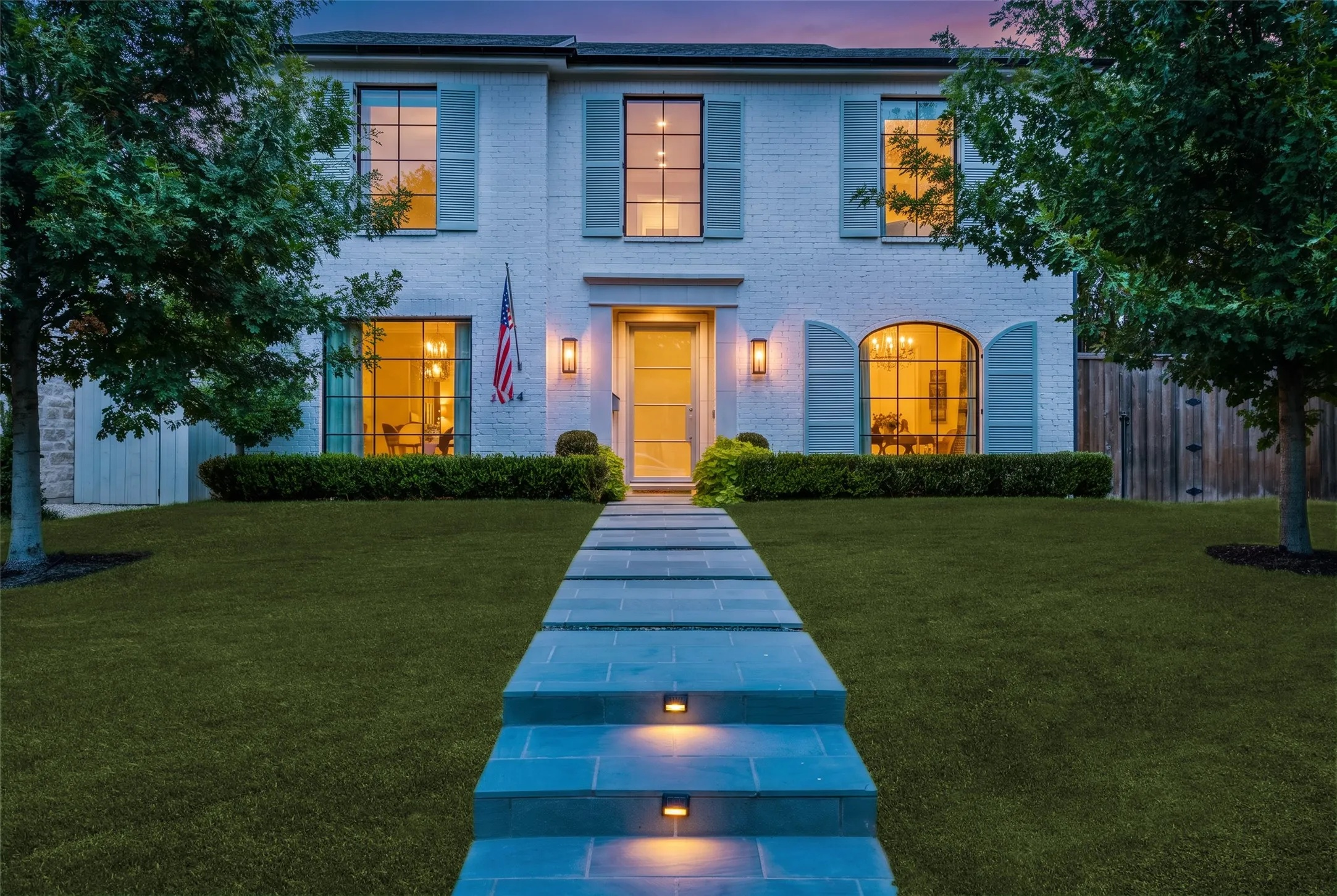 Single Family Residence For Sale in Dallas County , 4624 S Versailles Avenue, Highland Park, Texas 75209, 4 Bedroom, 4 Bathroom, 2 Garage spaces, 4,225 Sqft, built in 2019, mls#21399110, Real Estate Agent in Highland Park, Homes For Sale in Dallas county, Homes For Sale in Highland Park, Realtor in Highland Park Texas, Real Estate Brokerage Independent Realty Texas, Luminita Cordes Realtor
