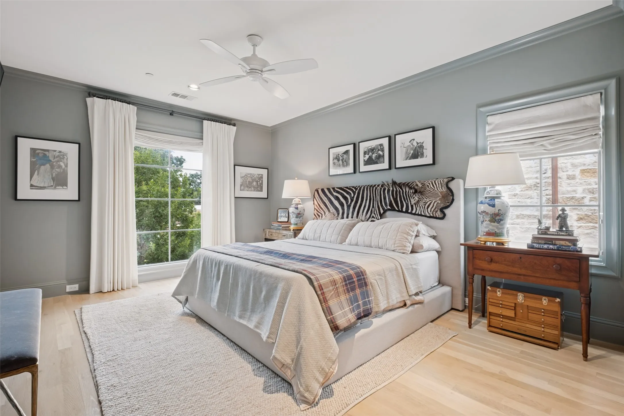 Single Family Residence For Sale in Dallas County , 4624 S Versailles Avenue, Highland Park, Texas 75209, 4 Bedroom, 4 Bathroom, 2 Garage spaces, 4,225 Sqft, built in 2019, mls#21399110, Real Estate Agent in Highland Park, Homes For Sale in Dallas county, Homes For Sale in Highland Park, Realtor in Highland Park Texas, Real Estate Brokerage Independent Realty Texas, Luminita Cordes Realtor