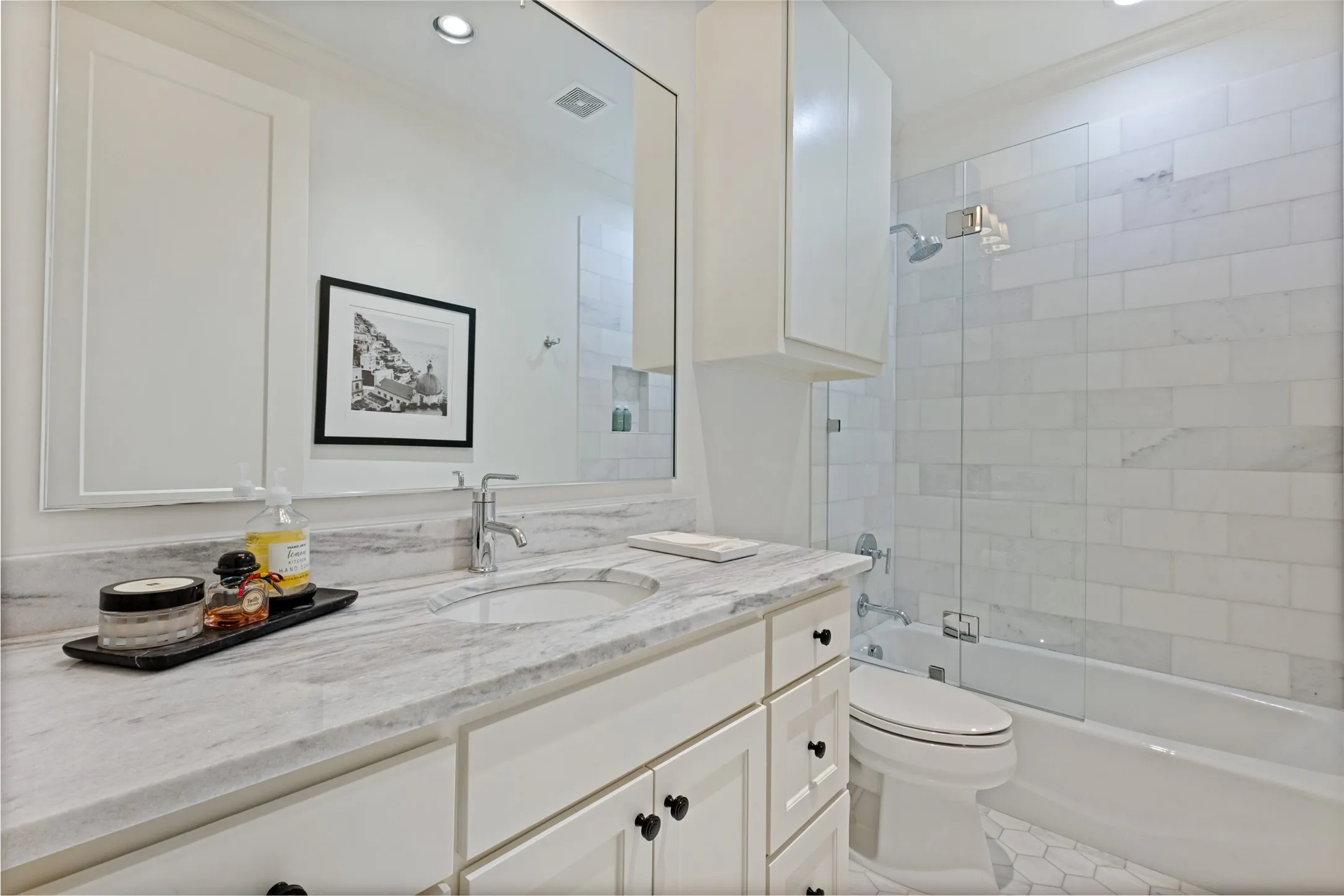 Single Family Residence For Sale in Dallas County , 4624 S Versailles Avenue, Highland Park, Texas 75209, 4 Bedroom, 4 Bathroom, 2 Garage spaces, 4,225 Sqft, built in 2019, mls#21399110, Real Estate Agent in Highland Park, Homes For Sale in Dallas county, Homes For Sale in Highland Park, Realtor in Highland Park Texas, Real Estate Brokerage Independent Realty Texas, Luminita Cordes Realtor