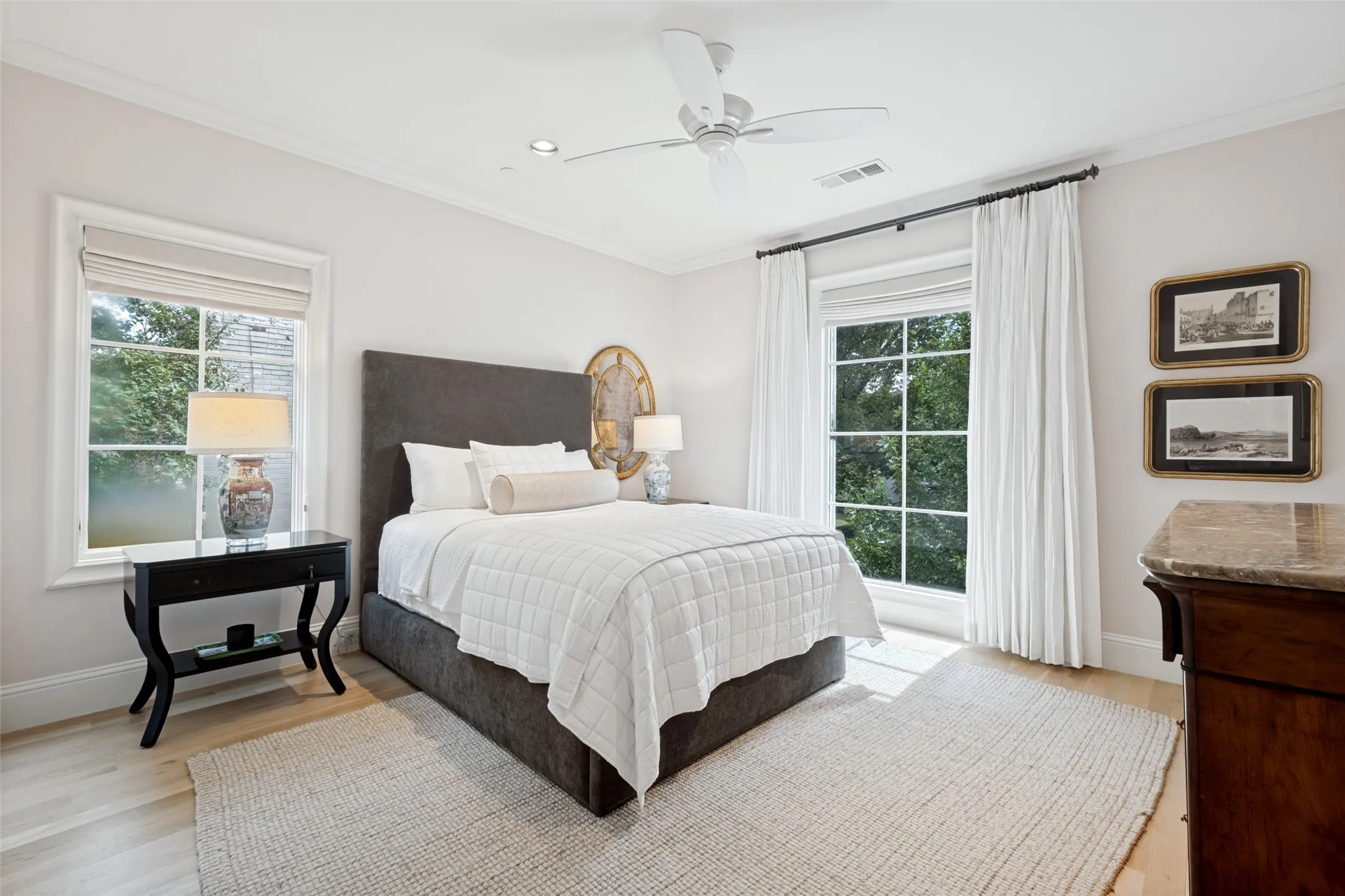 Single Family Residence For Sale in Dallas County , 4624 S Versailles Avenue, Highland Park, Texas 75209, 4 Bedroom, 4 Bathroom, 2 Garage spaces, 4,225 Sqft, built in 2019, mls#21399110, Real Estate Agent in Highland Park, Homes For Sale in Dallas county, Homes For Sale in Highland Park, Realtor in Highland Park Texas, Real Estate Brokerage Independent Realty Texas, Luminita Cordes Realtor