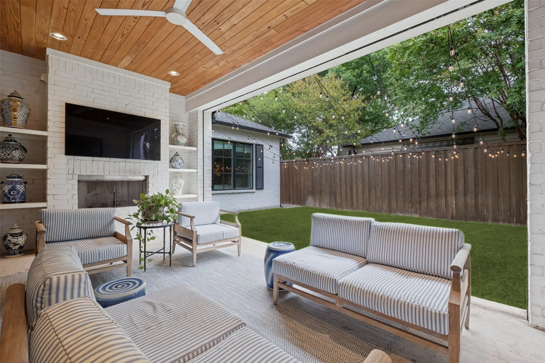 Single Family Residence For Sale in Dallas County , 4624 S Versailles Avenue, Highland Park, Texas 75209, 4 Bedroom, 4 Bathroom, 2 Garage spaces, 4,225 Sqft, built in 2019, mls#21399110, Real Estate Agent in Highland Park, Homes For Sale in Dallas county, Homes For Sale in Highland Park, Realtor in Highland Park Texas, Real Estate Brokerage Independent Realty Texas, Luminita Cordes Realtor
