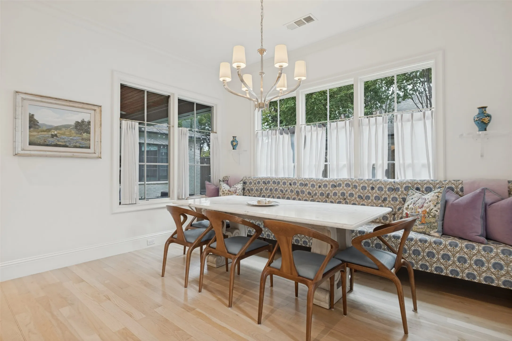 Single Family Residence For Sale in Dallas County , 4624 S Versailles Avenue, Highland Park, Texas 75209, 4 Bedroom, 4 Bathroom, 2 Garage spaces, 4,225 Sqft, built in 2019, mls#21399110, Real Estate Agent in Highland Park, Homes For Sale in Dallas county, Homes For Sale in Highland Park, Realtor in Highland Park Texas, Real Estate Brokerage Independent Realty Texas, Luminita Cordes Realtor