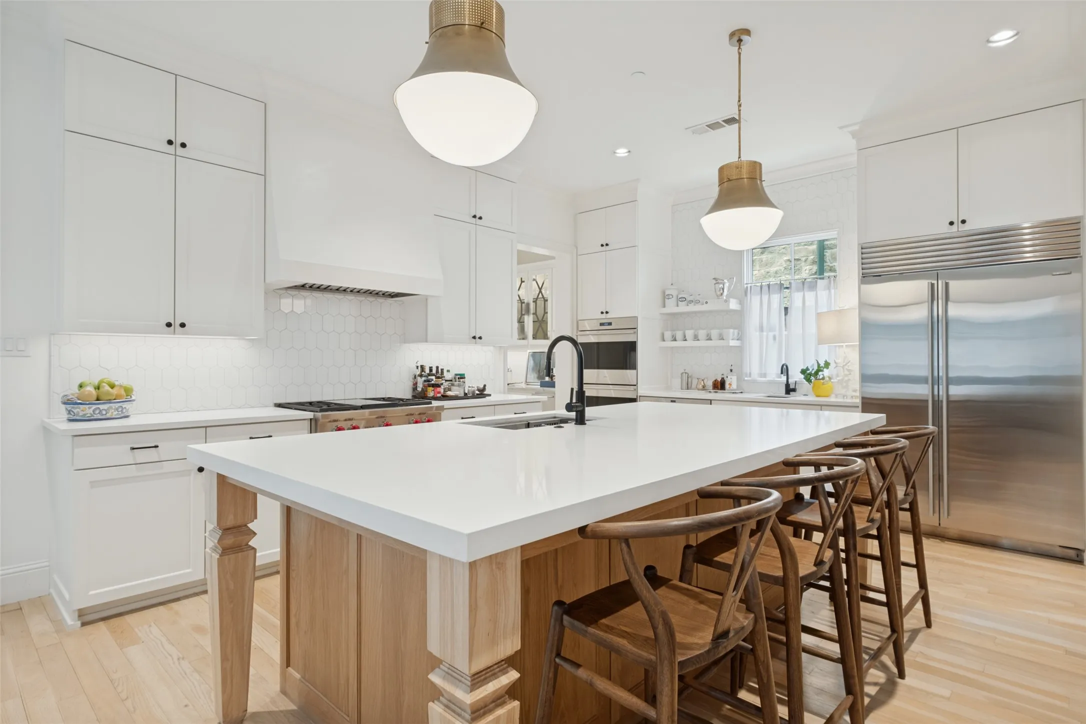 Single Family Residence For Sale in Dallas County , 4624 S Versailles Avenue, Highland Park, Texas 75209, 4 Bedroom, 4 Bathroom, 2 Garage spaces, 4,225 Sqft, built in 2019, mls#21399110, Real Estate Agent in Highland Park, Homes For Sale in Dallas county, Homes For Sale in Highland Park, Realtor in Highland Park Texas, Real Estate Brokerage Independent Realty Texas, Luminita Cordes Realtor