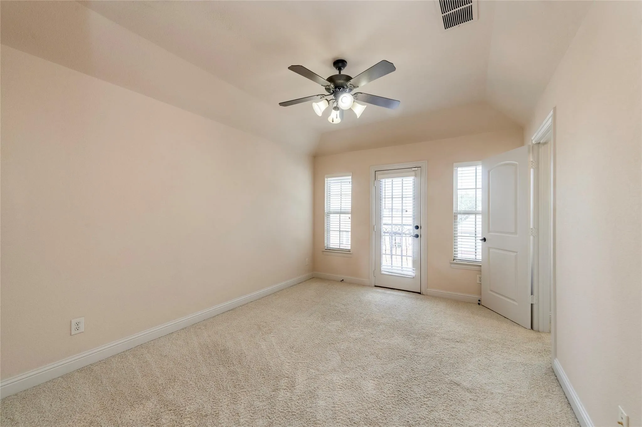 Single Family Residence For Rent in Collin County , 2709 White Dove Drive, Plano, Texas 75093, 4 Bedroom, 4 Bathroom, 2 Garage spaces, 3,390 Sqft, built in 2007, mls#21404782, Real Estate Agent in Plano, Homes For Rent in Collin county, Homes For Rent in Plano, Realtor in Plano Texas, Real Estate Brokerage Independent Realty Texas, Luminita Cordes Realtor
