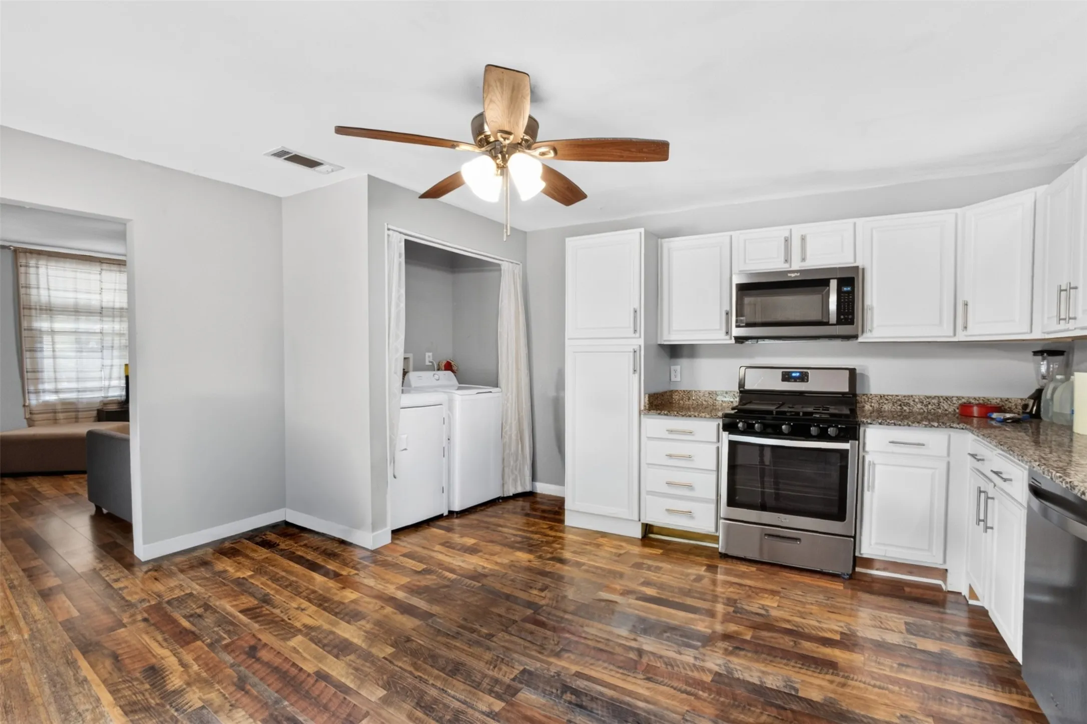 Single Family Residence For Sale in Harrison County , 102 Poplar Street, Marshall, Texas 75670, 3 Bedroom, 1 Bathroom, Garage spaces, 1,336 Sqft, built in 1900, mls#21404777, Real Estate Agent in Marshall, Homes For Sale in Harrison county, Homes For Sale in Marshall, Realtor in Marshall Texas, Real Estate Brokerage Independent Realty Texas, Luminita Cordes Realtor