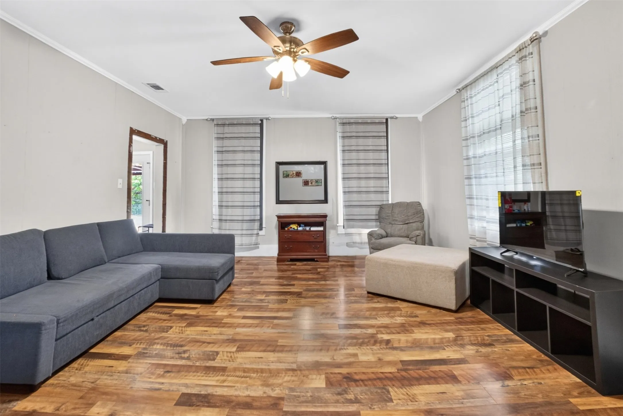 Single Family Residence For Sale in Harrison County , 102 Poplar Street, Marshall, Texas 75670, 3 Bedroom, 1 Bathroom, Garage spaces, 1,336 Sqft, built in 1900, mls#21404777, Real Estate Agent in Marshall, Homes For Sale in Harrison county, Homes For Sale in Marshall, Realtor in Marshall Texas, Real Estate Brokerage Independent Realty Texas, Luminita Cordes Realtor