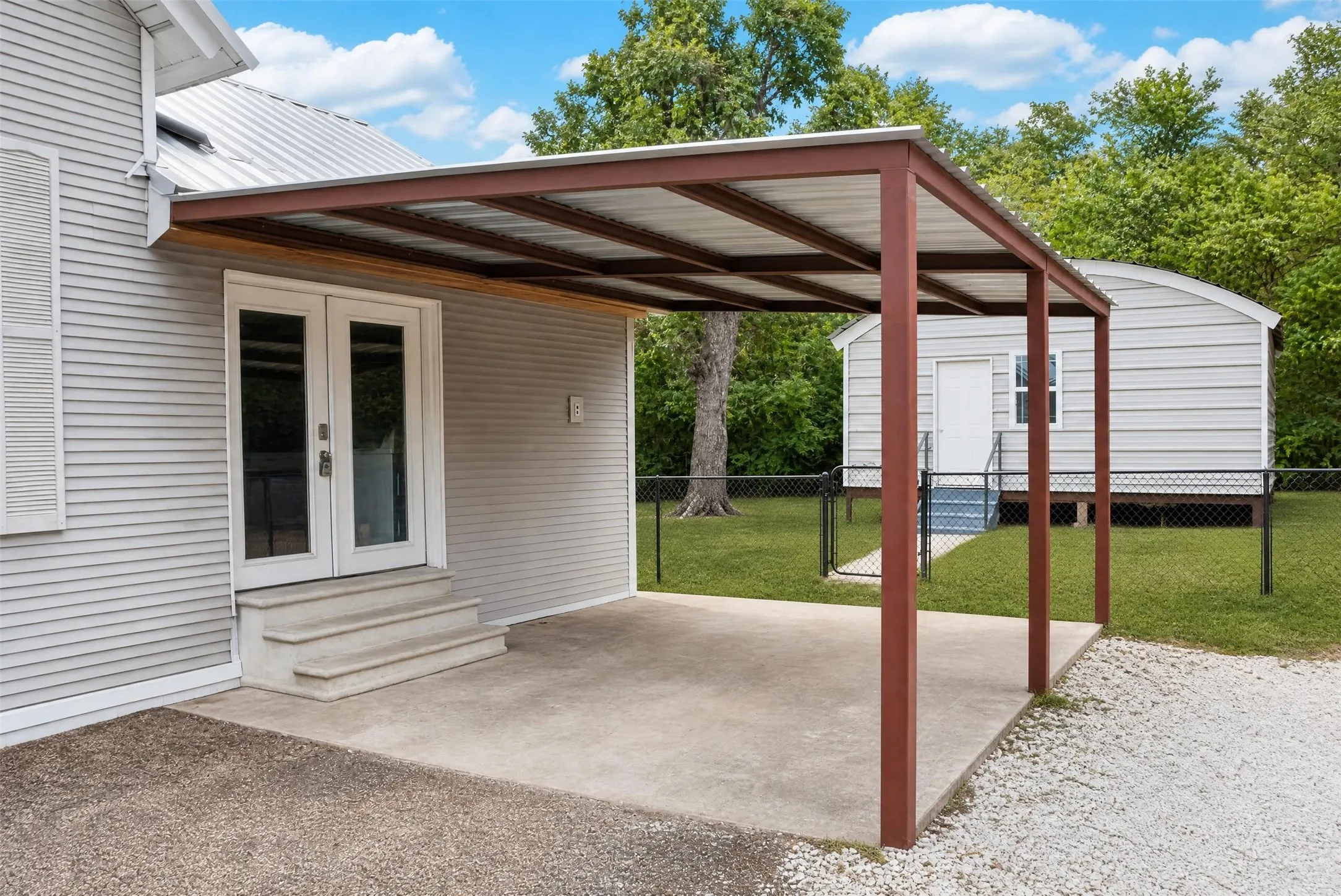 Single Family Residence For Sale in Harrison County , 102 Poplar Street, Marshall, Texas 75670, 3 Bedroom, 1 Bathroom, Garage spaces, 1,336 Sqft, built in 1900, mls#21404777, Real Estate Agent in Marshall, Homes For Sale in Harrison county, Homes For Sale in Marshall, Realtor in Marshall Texas, Real Estate Brokerage Independent Realty Texas, Luminita Cordes Realtor