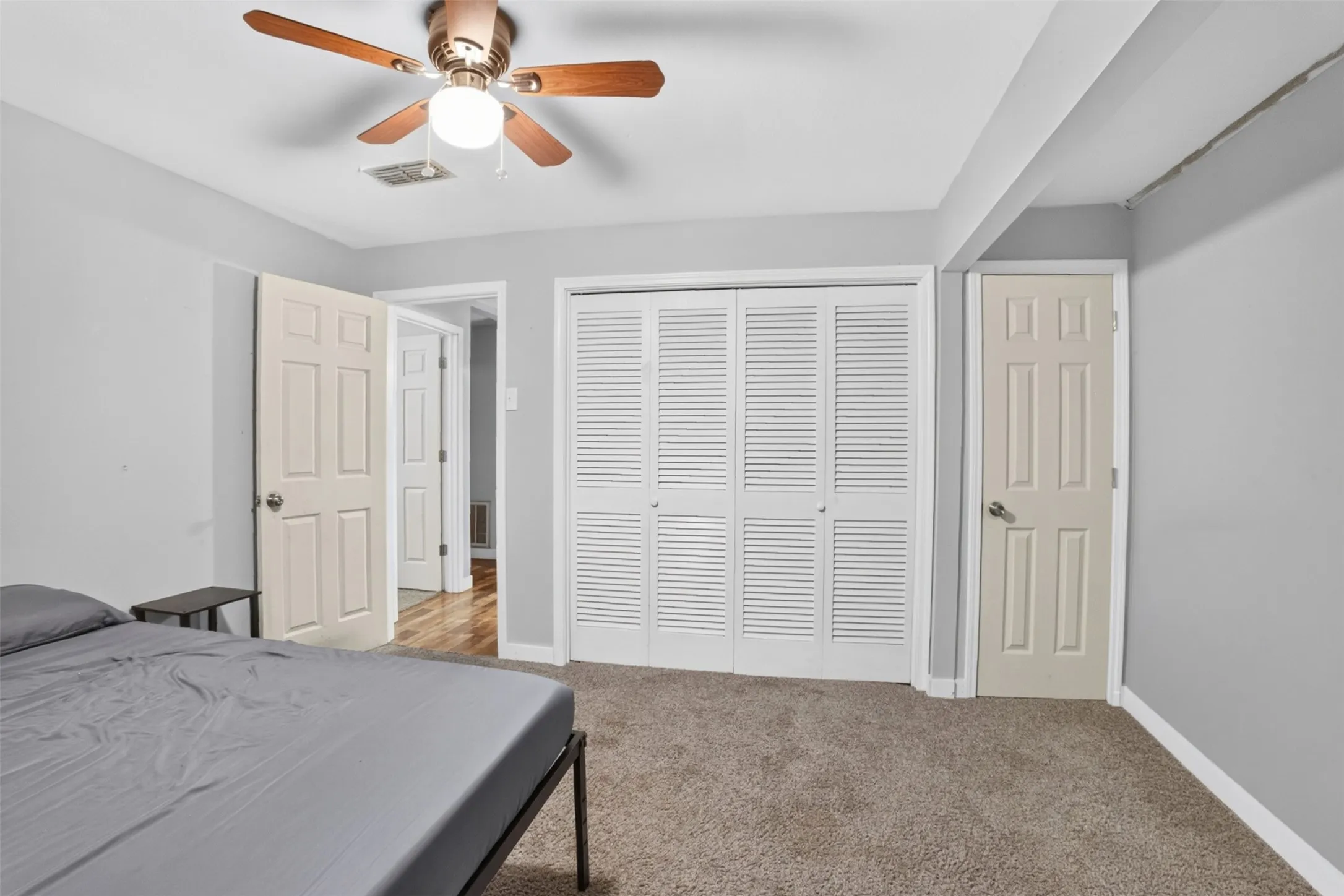 Single Family Residence For Sale in Harrison County , 102 Poplar Street, Marshall, Texas 75670, 3 Bedroom, 1 Bathroom, Garage spaces, 1,336 Sqft, built in 1900, mls#21404777, Real Estate Agent in Marshall, Homes For Sale in Harrison county, Homes For Sale in Marshall, Realtor in Marshall Texas, Real Estate Brokerage Independent Realty Texas, Luminita Cordes Realtor