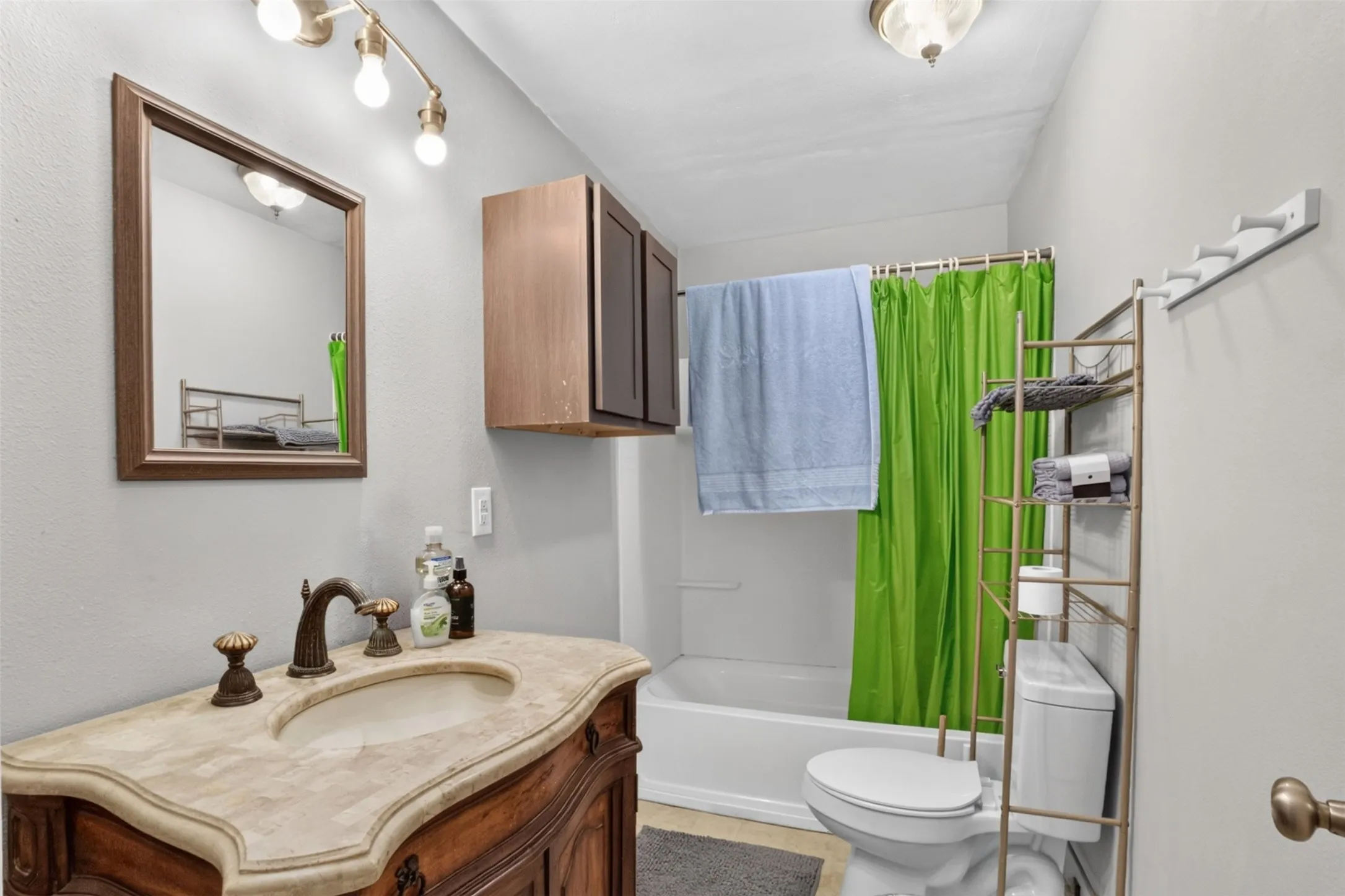 Single Family Residence For Sale in Harrison County , 102 Poplar Street, Marshall, Texas 75670, 3 Bedroom, 1 Bathroom, Garage spaces, 1,336 Sqft, built in 1900, mls#21404777, Real Estate Agent in Marshall, Homes For Sale in Harrison county, Homes For Sale in Marshall, Realtor in Marshall Texas, Real Estate Brokerage Independent Realty Texas, Luminita Cordes Realtor