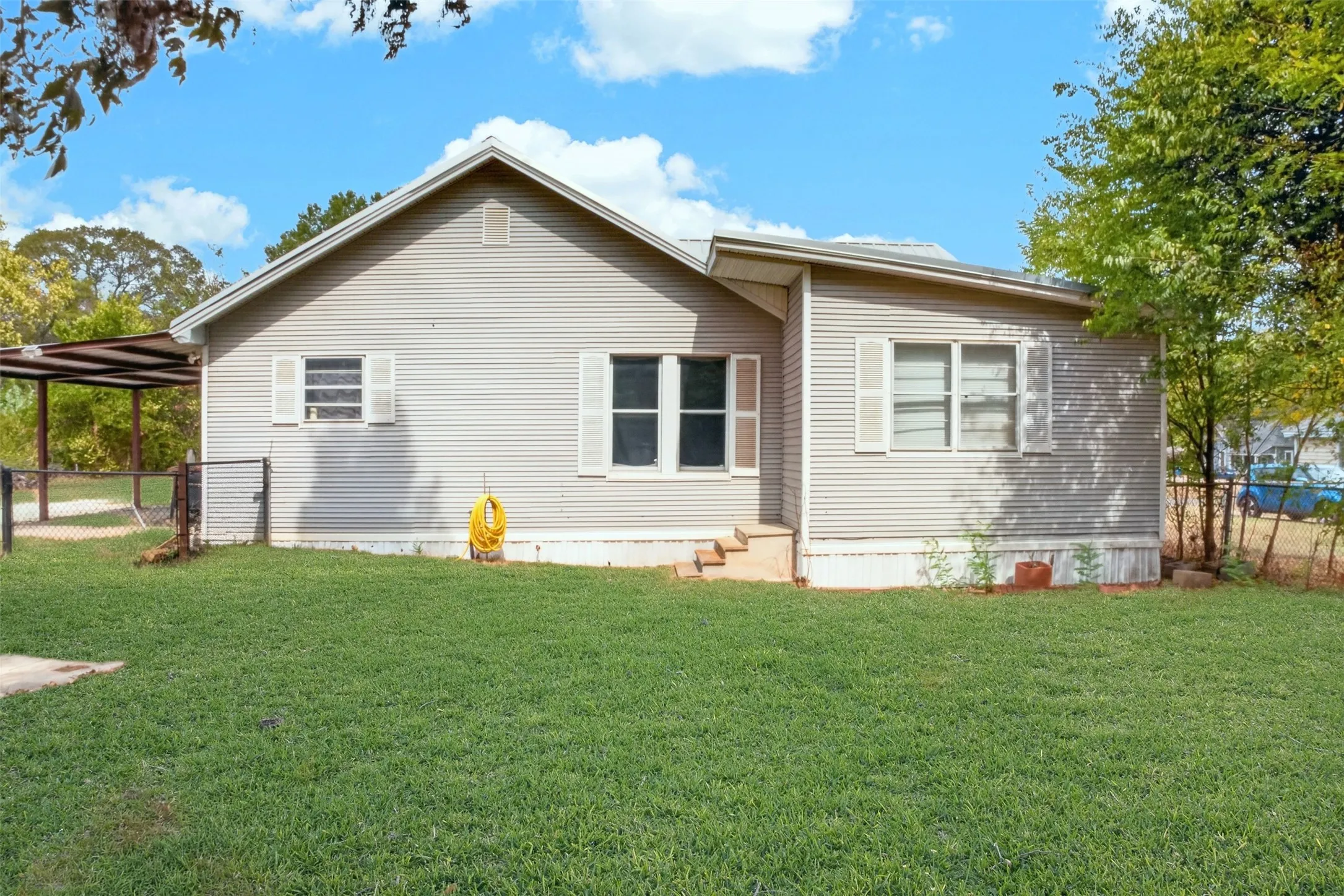 Single Family Residence For Sale in Harrison County , 102 Poplar Street, Marshall, Texas 75670, 3 Bedroom, 1 Bathroom, Garage spaces, 1,336 Sqft, built in 1900, mls#21404777, Real Estate Agent in Marshall, Homes For Sale in Harrison county, Homes For Sale in Marshall, Realtor in Marshall Texas, Real Estate Brokerage Independent Realty Texas, Luminita Cordes Realtor