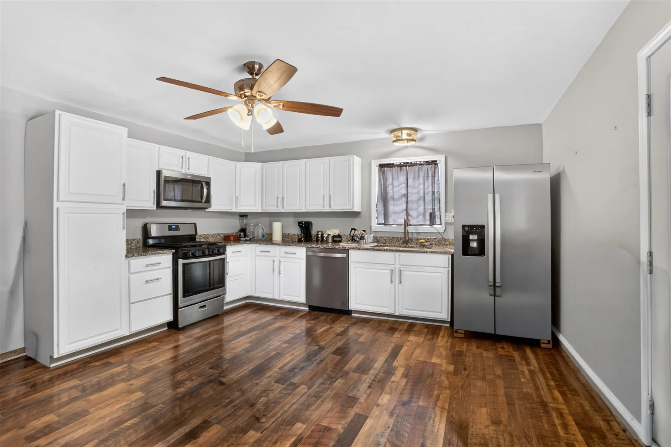 Single Family Residence For Sale in Harrison County , 102 Poplar Street, Marshall, Texas 75670, 3 Bedroom, 1 Bathroom, Garage spaces, 1,336 Sqft, built in 1900, mls#21404777, Real Estate Agent in Marshall, Homes For Sale in Harrison county, Homes For Sale in Marshall, Realtor in Marshall Texas, Real Estate Brokerage Independent Realty Texas, Luminita Cordes Realtor