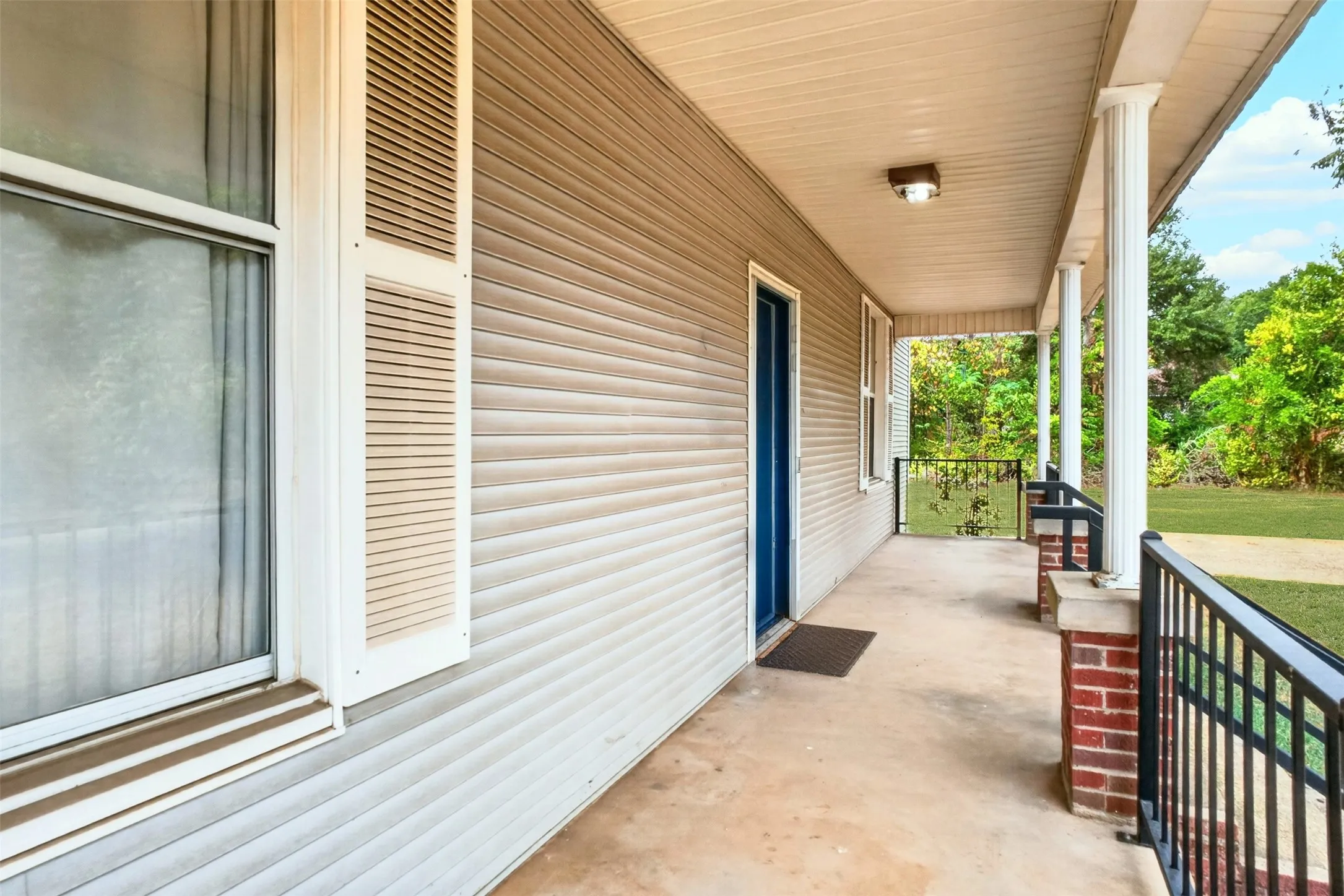 Single Family Residence For Sale in Harrison County , 102 Poplar Street, Marshall, Texas 75670, 3 Bedroom, 1 Bathroom, Garage spaces, 1,336 Sqft, built in 1900, mls#21404777, Real Estate Agent in Marshall, Homes For Sale in Harrison county, Homes For Sale in Marshall, Realtor in Marshall Texas, Real Estate Brokerage Independent Realty Texas, Luminita Cordes Realtor