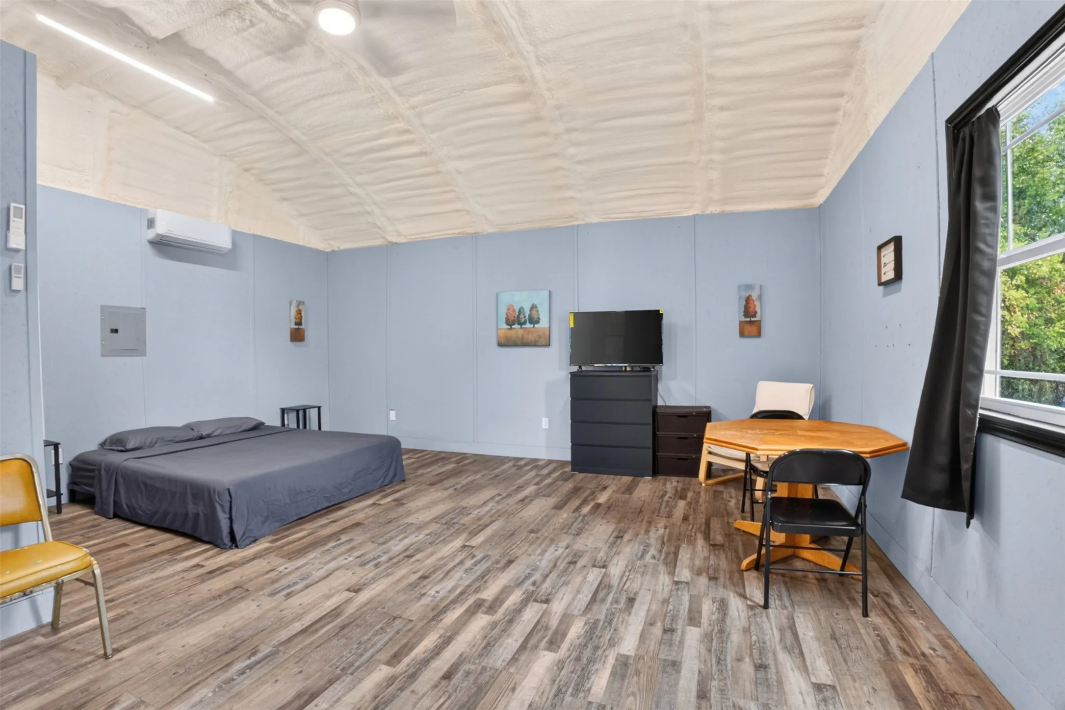 Single Family Residence For Sale in Harrison County , 102 Poplar Street, Marshall, Texas 75670, 3 Bedroom, 1 Bathroom, Garage spaces, 1,336 Sqft, built in 1900, mls#21404777, Real Estate Agent in Marshall, Homes For Sale in Harrison county, Homes For Sale in Marshall, Realtor in Marshall Texas, Real Estate Brokerage Independent Realty Texas, Luminita Cordes Realtor