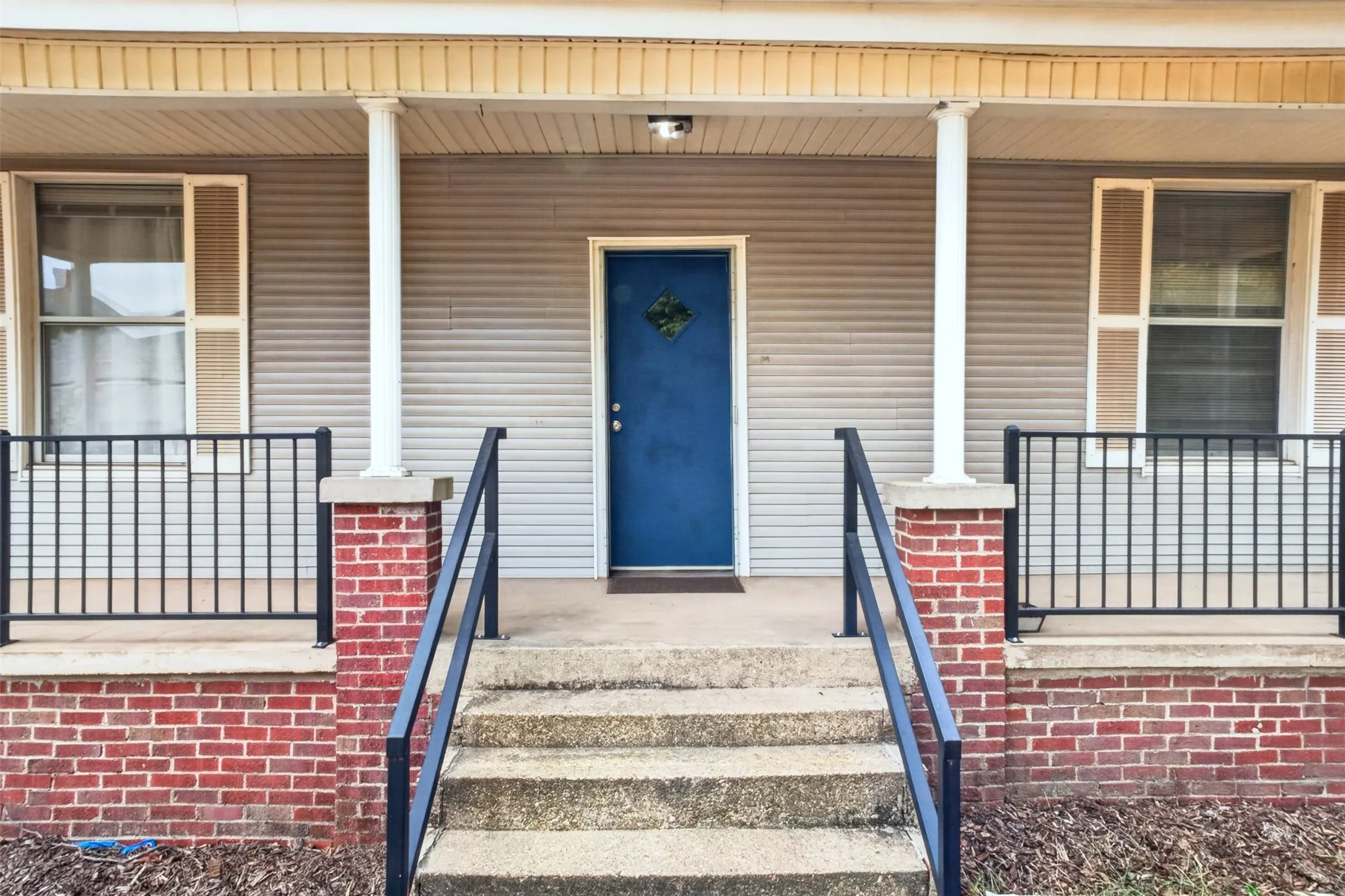 Single Family Residence For Sale in Harrison County , 102 Poplar Street, Marshall, Texas 75670, 3 Bedroom, 1 Bathroom, Garage spaces, 1,336 Sqft, built in 1900, mls#21404777, Real Estate Agent in Marshall, Homes For Sale in Harrison county, Homes For Sale in Marshall, Realtor in Marshall Texas, Real Estate Brokerage Independent Realty Texas, Luminita Cordes Realtor