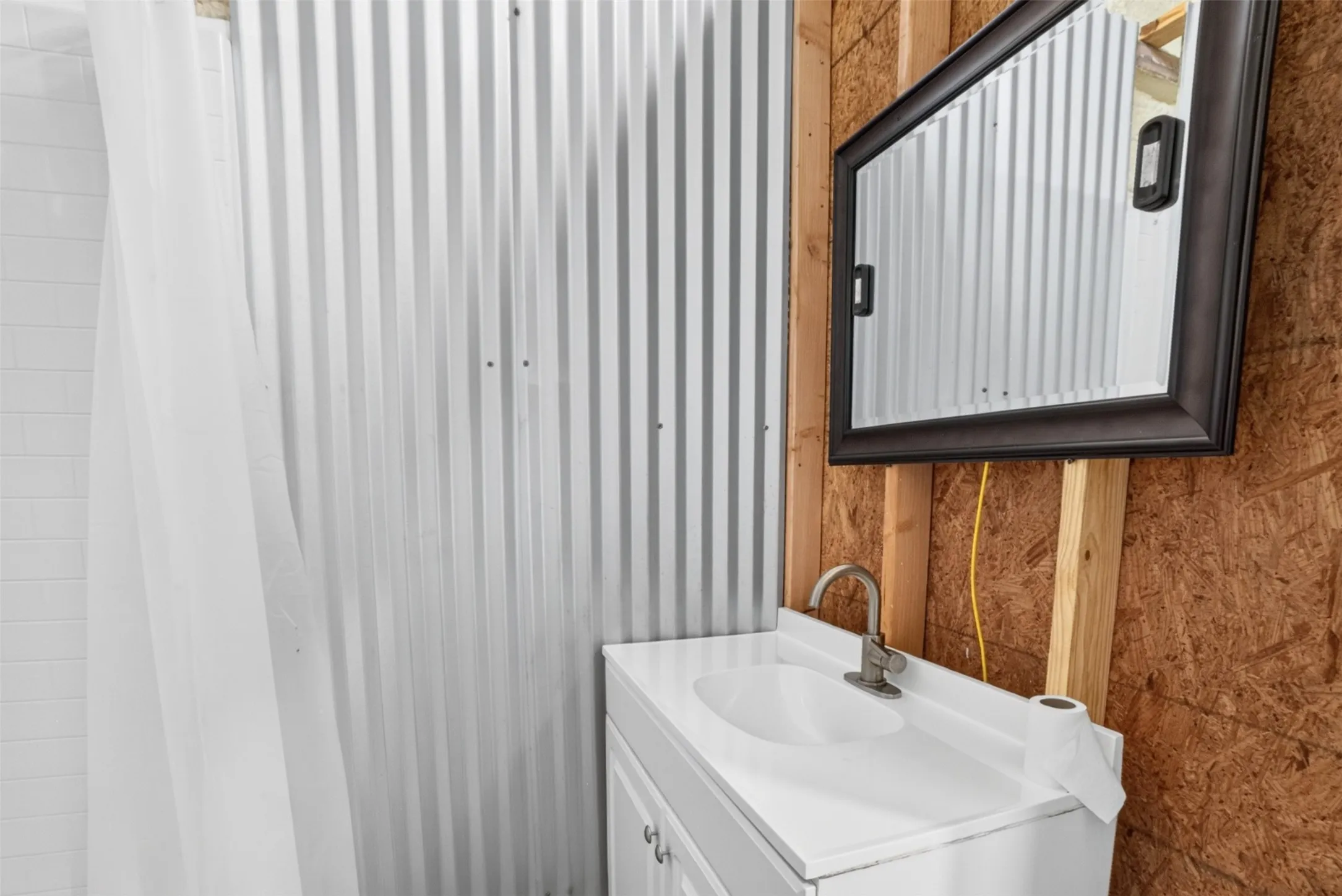 Single Family Residence For Sale in Harrison County , 102 Poplar Street, Marshall, Texas 75670, 3 Bedroom, 1 Bathroom, Garage spaces, 1,336 Sqft, built in 1900, mls#21404777, Real Estate Agent in Marshall, Homes For Sale in Harrison county, Homes For Sale in Marshall, Realtor in Marshall Texas, Real Estate Brokerage Independent Realty Texas, Luminita Cordes Realtor
