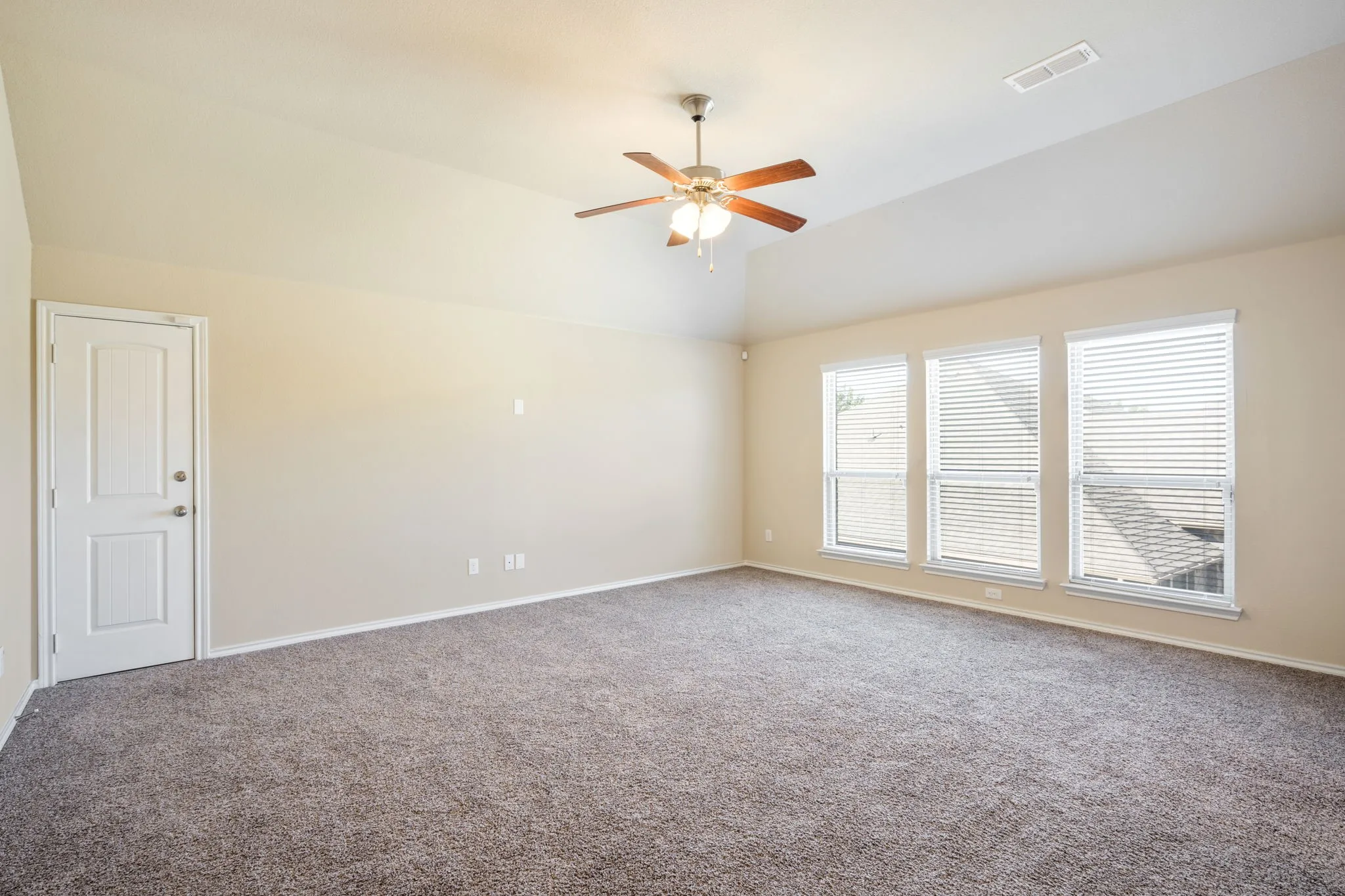 Single Family Residence For Sale in Dallas County , 1300 Bellingham Circle, Glenn Heights, Texas 75154, 5 Bedroom, 5 Bathroom, 2 Garage spaces, 3,156 Sqft, built in 2016, mls#21404666, Real Estate Agent in Glenn Heights, Homes For Sale in Dallas county, Homes For Sale in Glenn Heights, Realtor in Glenn Heights Texas, Real Estate Brokerage Independent Realty Texas, Luminita Cordes Realtor