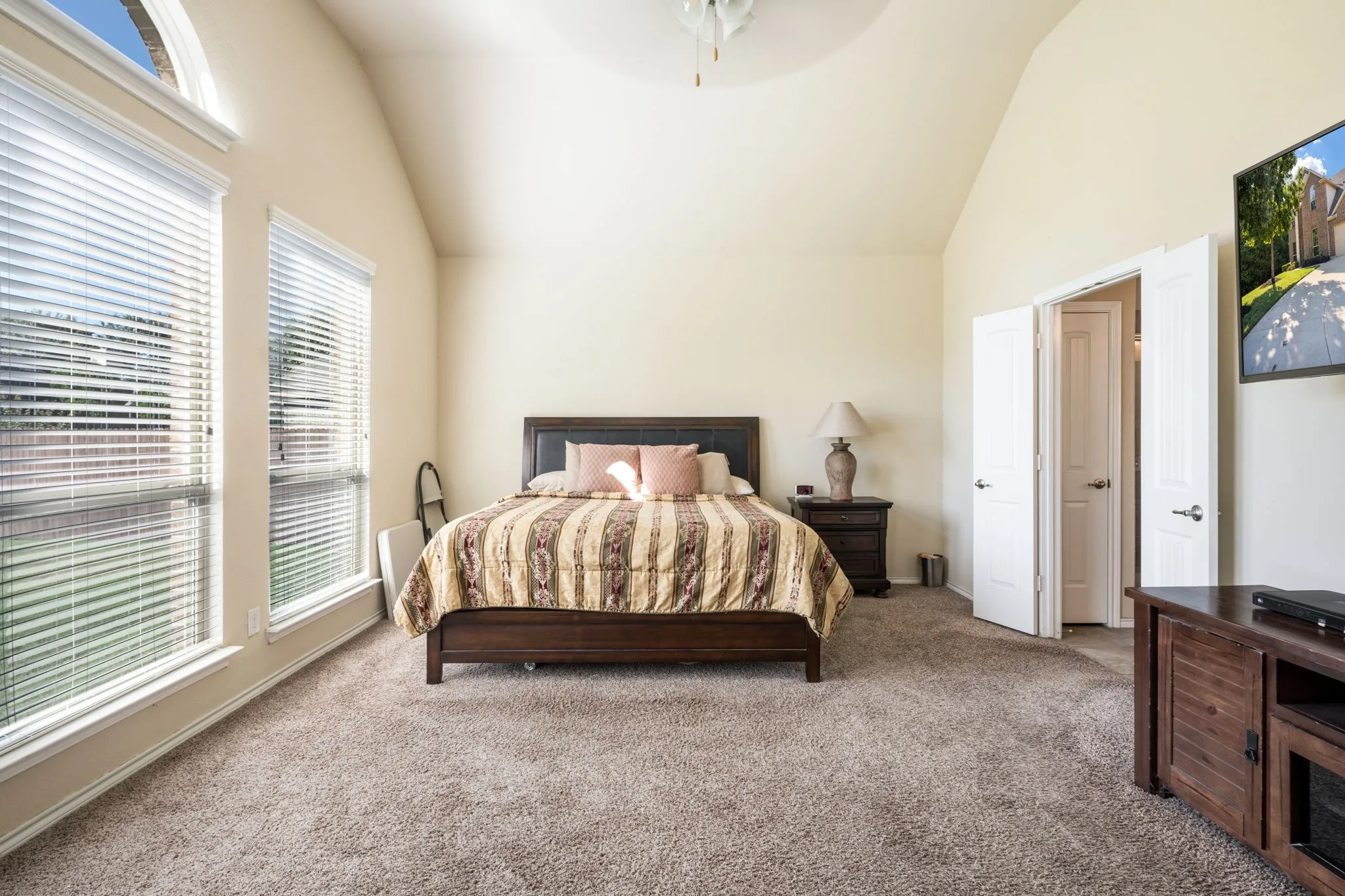 Single Family Residence For Sale in Dallas County , 1300 Bellingham Circle, Glenn Heights, Texas 75154, 5 Bedroom, 5 Bathroom, 2 Garage spaces, 3,156 Sqft, built in 2016, mls#21404666, Real Estate Agent in Glenn Heights, Homes For Sale in Dallas county, Homes For Sale in Glenn Heights, Realtor in Glenn Heights Texas, Real Estate Brokerage Independent Realty Texas, Luminita Cordes Realtor