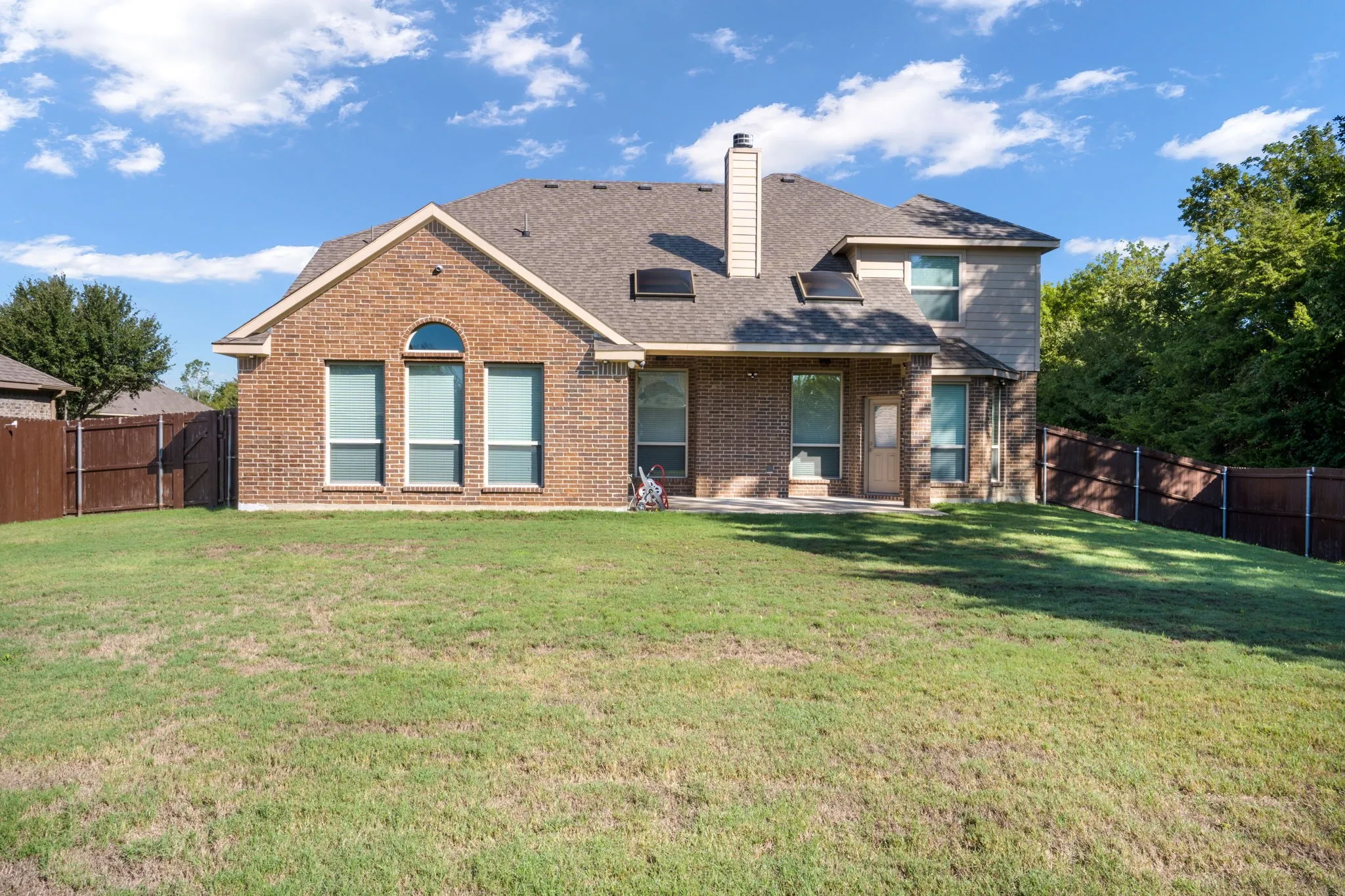 Single Family Residence For Sale in Dallas County , 1300 Bellingham Circle, Glenn Heights, Texas 75154, 5 Bedroom, 5 Bathroom, 2 Garage spaces, 3,156 Sqft, built in 2016, mls#21404666, Real Estate Agent in Glenn Heights, Homes For Sale in Dallas county, Homes For Sale in Glenn Heights, Realtor in Glenn Heights Texas, Real Estate Brokerage Independent Realty Texas, Luminita Cordes Realtor