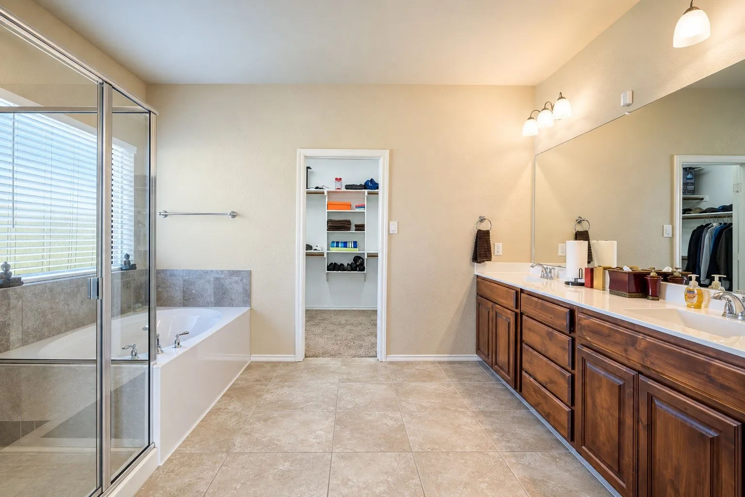 Single Family Residence For Sale in Dallas County , 1300 Bellingham Circle, Glenn Heights, Texas 75154, 5 Bedroom, 5 Bathroom, 2 Garage spaces, 3,156 Sqft, built in 2016, mls#21404666, Real Estate Agent in Glenn Heights, Homes For Sale in Dallas county, Homes For Sale in Glenn Heights, Realtor in Glenn Heights Texas, Real Estate Brokerage Independent Realty Texas, Luminita Cordes Realtor
