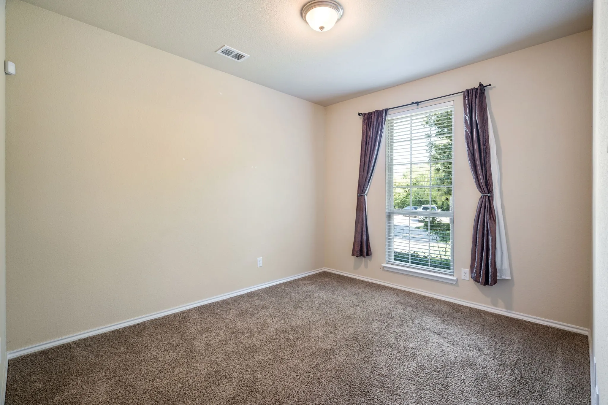 Single Family Residence For Sale in Dallas County , 1300 Bellingham Circle, Glenn Heights, Texas 75154, 5 Bedroom, 5 Bathroom, 2 Garage spaces, 3,156 Sqft, built in 2016, mls#21404666, Real Estate Agent in Glenn Heights, Homes For Sale in Dallas county, Homes For Sale in Glenn Heights, Realtor in Glenn Heights Texas, Real Estate Brokerage Independent Realty Texas, Luminita Cordes Realtor