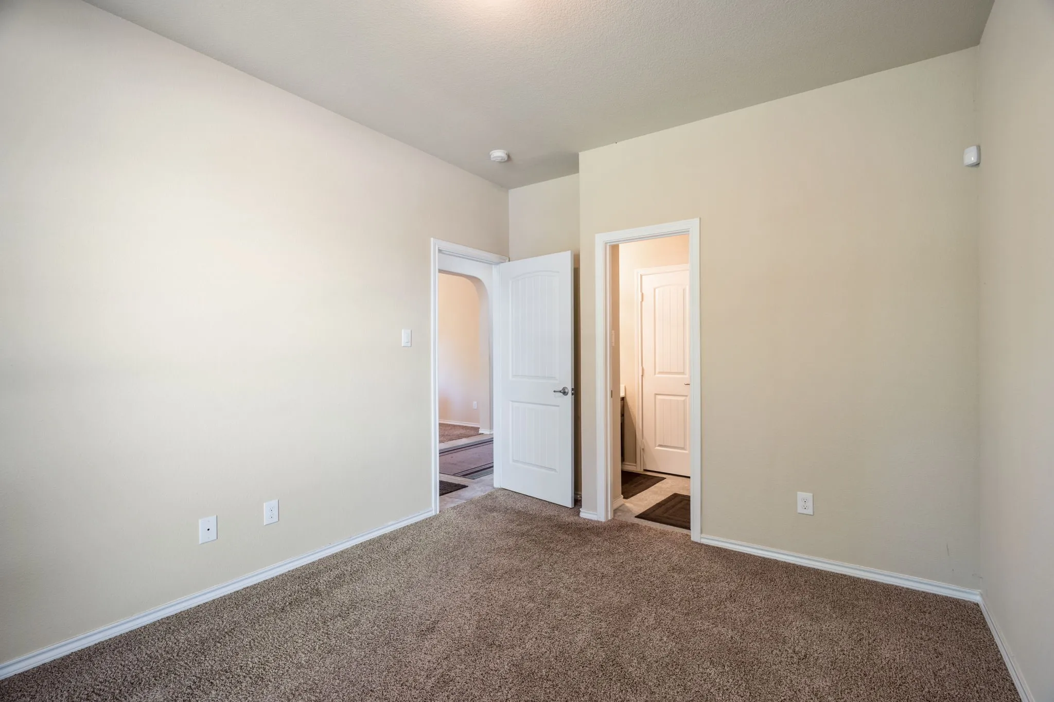 Single Family Residence For Sale in Dallas County , 1300 Bellingham Circle, Glenn Heights, Texas 75154, 5 Bedroom, 5 Bathroom, 2 Garage spaces, 3,156 Sqft, built in 2016, mls#21404666, Real Estate Agent in Glenn Heights, Homes For Sale in Dallas county, Homes For Sale in Glenn Heights, Realtor in Glenn Heights Texas, Real Estate Brokerage Independent Realty Texas, Luminita Cordes Realtor