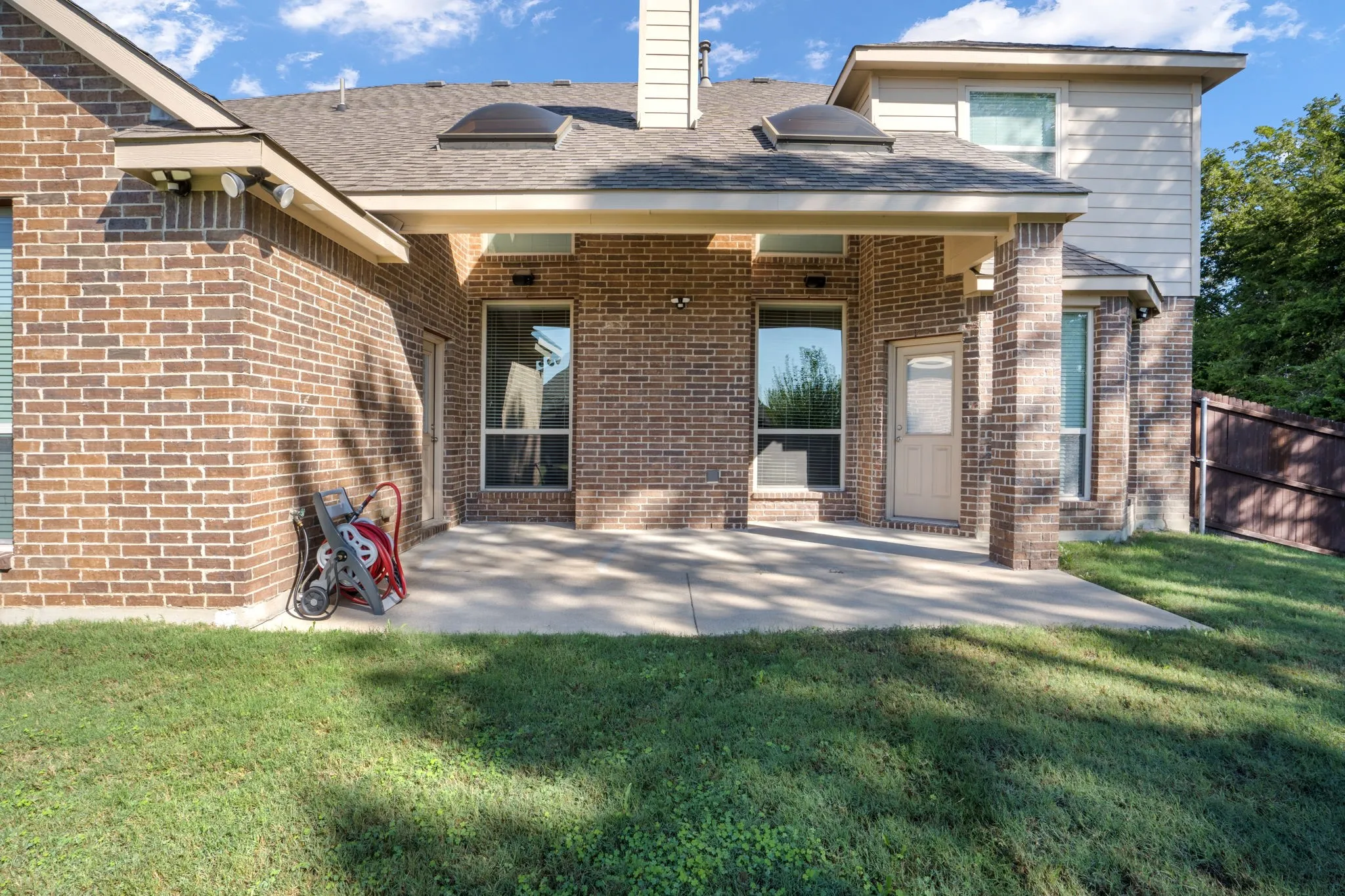 Single Family Residence For Sale in Dallas County , 1300 Bellingham Circle, Glenn Heights, Texas 75154, 5 Bedroom, 5 Bathroom, 2 Garage spaces, 3,156 Sqft, built in 2016, mls#21404666, Real Estate Agent in Glenn Heights, Homes For Sale in Dallas county, Homes For Sale in Glenn Heights, Realtor in Glenn Heights Texas, Real Estate Brokerage Independent Realty Texas, Luminita Cordes Realtor