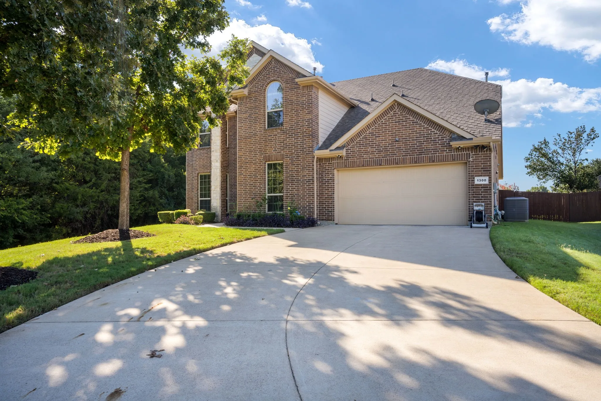 Single Family Residence For Sale in Dallas County , 1300 Bellingham Circle, Glenn Heights, Texas 75154, 5 Bedroom, 5 Bathroom, 2 Garage spaces, 3,156 Sqft, built in 2016, mls#21404666, Real Estate Agent in Glenn Heights, Homes For Sale in Dallas county, Homes For Sale in Glenn Heights, Realtor in Glenn Heights Texas, Real Estate Brokerage Independent Realty Texas, Luminita Cordes Realtor