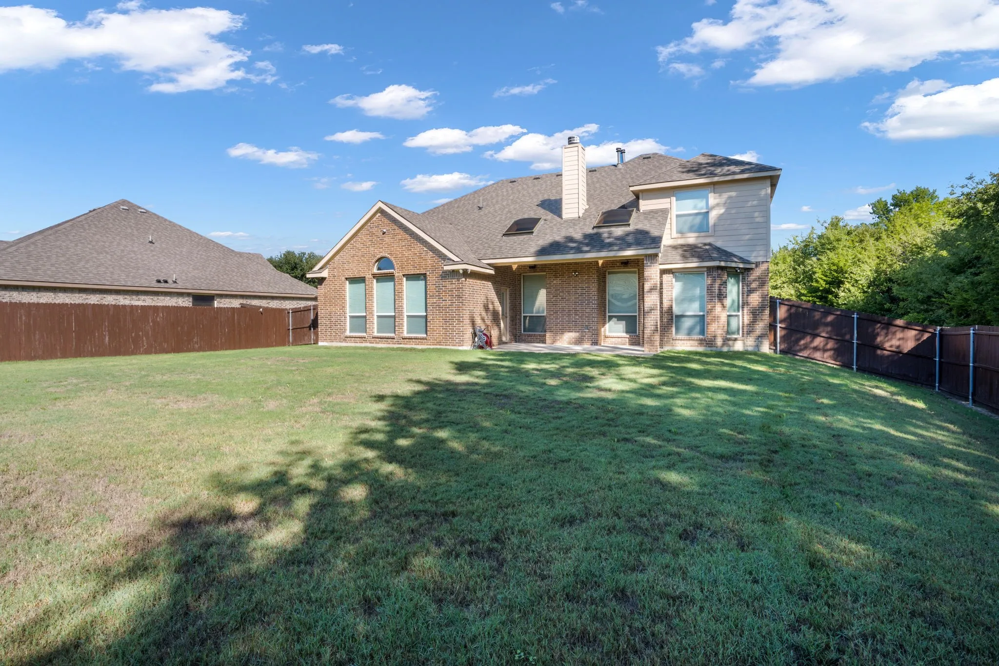 Single Family Residence For Sale in Dallas County , 1300 Bellingham Circle, Glenn Heights, Texas 75154, 5 Bedroom, 5 Bathroom, 2 Garage spaces, 3,156 Sqft, built in 2016, mls#21404666, Real Estate Agent in Glenn Heights, Homes For Sale in Dallas county, Homes For Sale in Glenn Heights, Realtor in Glenn Heights Texas, Real Estate Brokerage Independent Realty Texas, Luminita Cordes Realtor