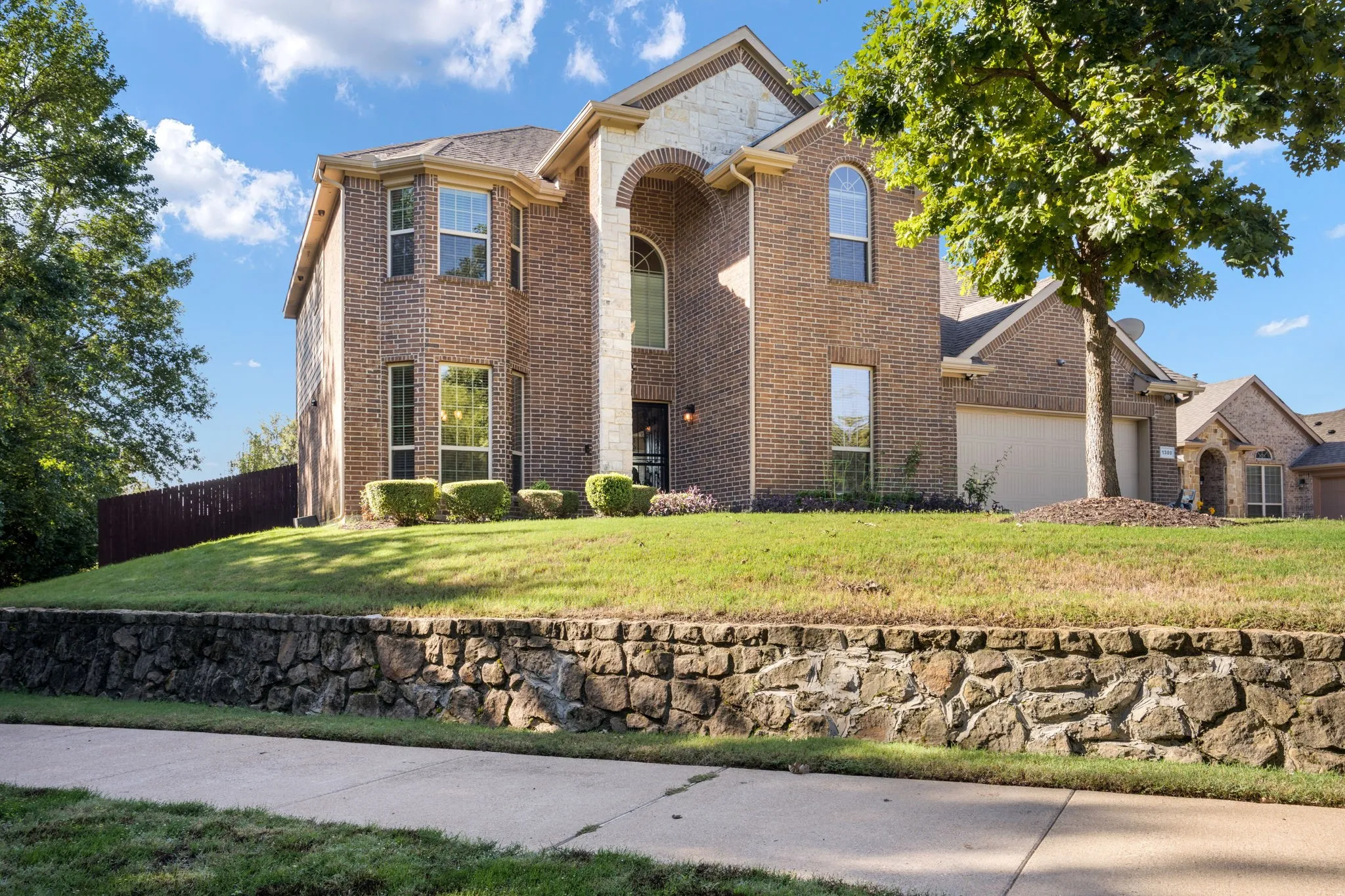 Single Family Residence For Sale in Dallas County , 1300 Bellingham Circle, Glenn Heights, Texas 75154, 5 Bedroom, 5 Bathroom, 2 Garage spaces, 3,156 Sqft, built in 2016, mls#21404666, Real Estate Agent in Glenn Heights, Homes For Sale in Dallas county, Homes For Sale in Glenn Heights, Realtor in Glenn Heights Texas, Real Estate Brokerage Independent Realty Texas, Luminita Cordes Realtor