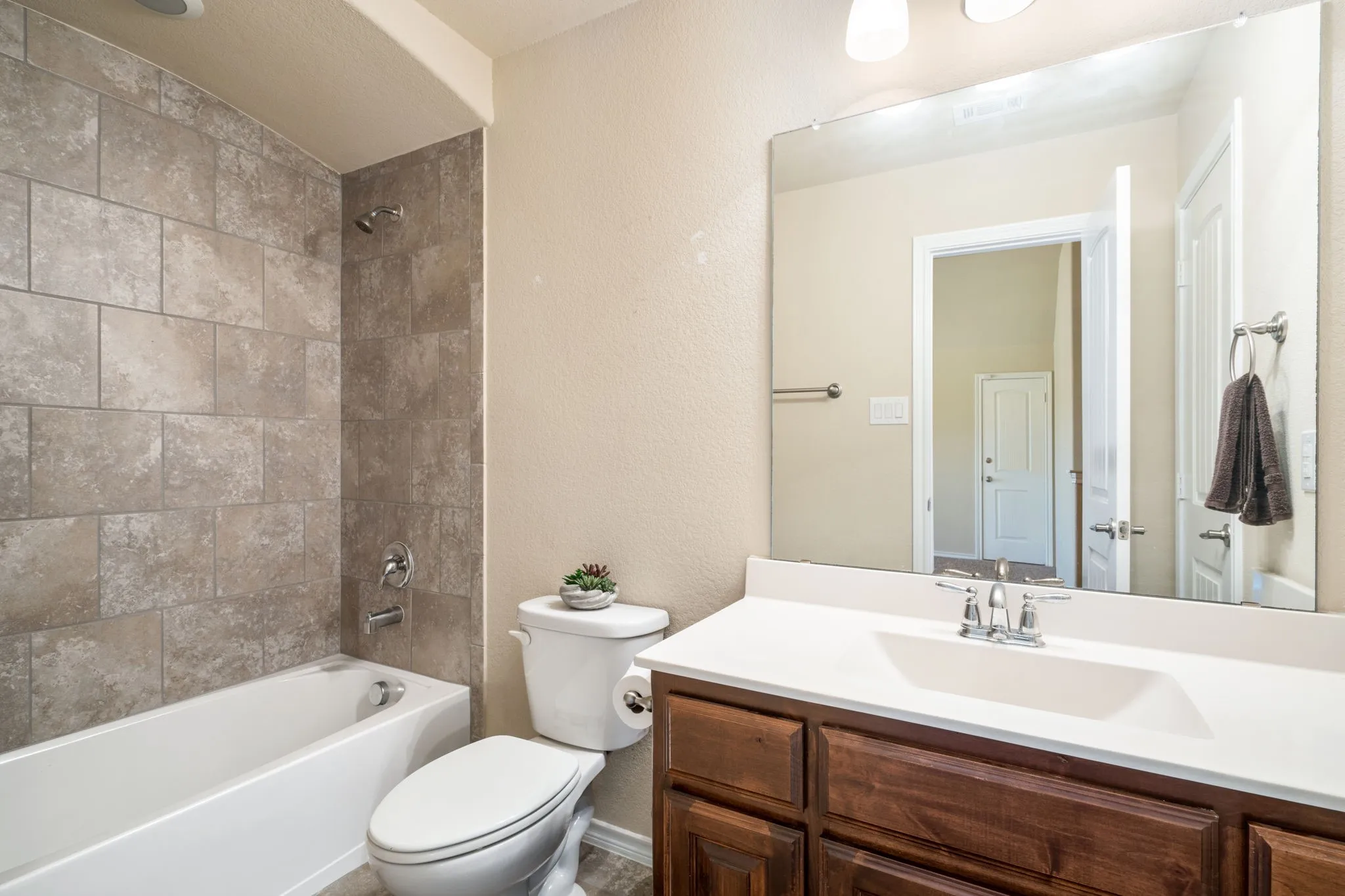 Single Family Residence For Sale in Dallas County , 1300 Bellingham Circle, Glenn Heights, Texas 75154, 5 Bedroom, 5 Bathroom, 2 Garage spaces, 3,156 Sqft, built in 2016, mls#21404666, Real Estate Agent in Glenn Heights, Homes For Sale in Dallas county, Homes For Sale in Glenn Heights, Realtor in Glenn Heights Texas, Real Estate Brokerage Independent Realty Texas, Luminita Cordes Realtor