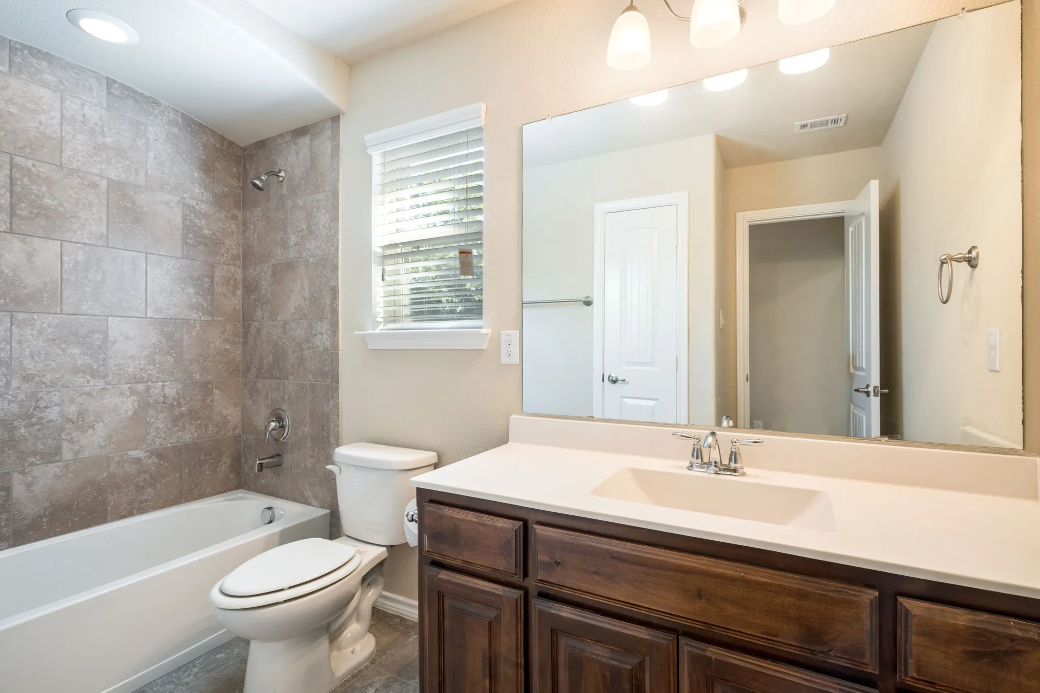 Single Family Residence For Sale in Dallas County , 1300 Bellingham Circle, Glenn Heights, Texas 75154, 5 Bedroom, 5 Bathroom, 2 Garage spaces, 3,156 Sqft, built in 2016, mls#21404666, Real Estate Agent in Glenn Heights, Homes For Sale in Dallas county, Homes For Sale in Glenn Heights, Realtor in Glenn Heights Texas, Real Estate Brokerage Independent Realty Texas, Luminita Cordes Realtor