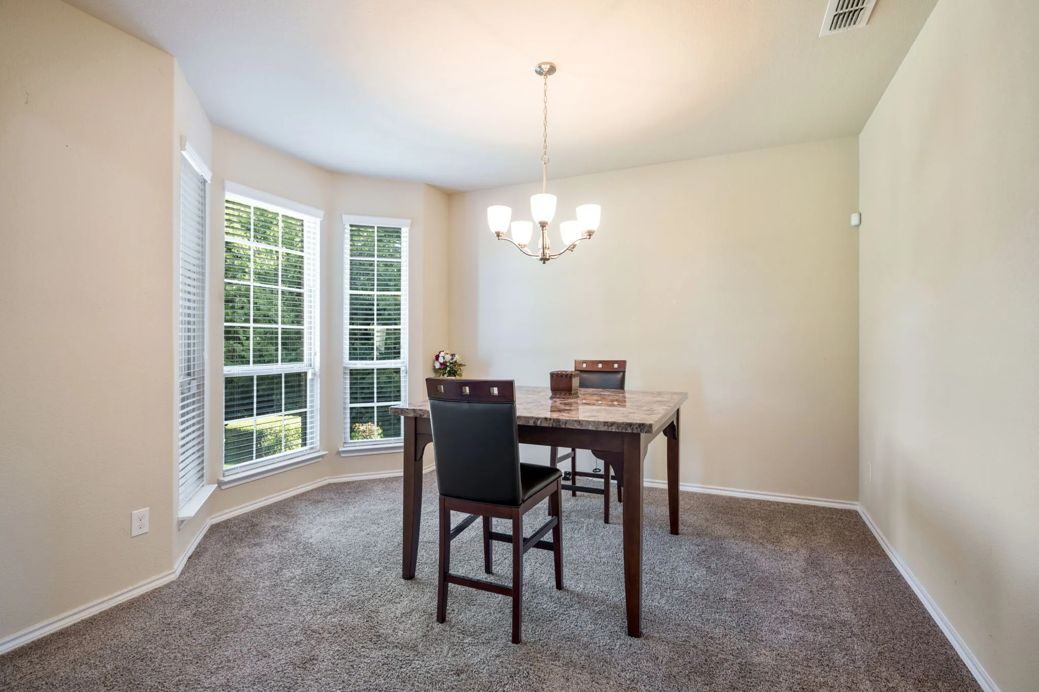 Single Family Residence For Sale in Dallas County , 1300 Bellingham Circle, Glenn Heights, Texas 75154, 5 Bedroom, 5 Bathroom, 2 Garage spaces, 3,156 Sqft, built in 2016, mls#21404666, Real Estate Agent in Glenn Heights, Homes For Sale in Dallas county, Homes For Sale in Glenn Heights, Realtor in Glenn Heights Texas, Real Estate Brokerage Independent Realty Texas, Luminita Cordes Realtor