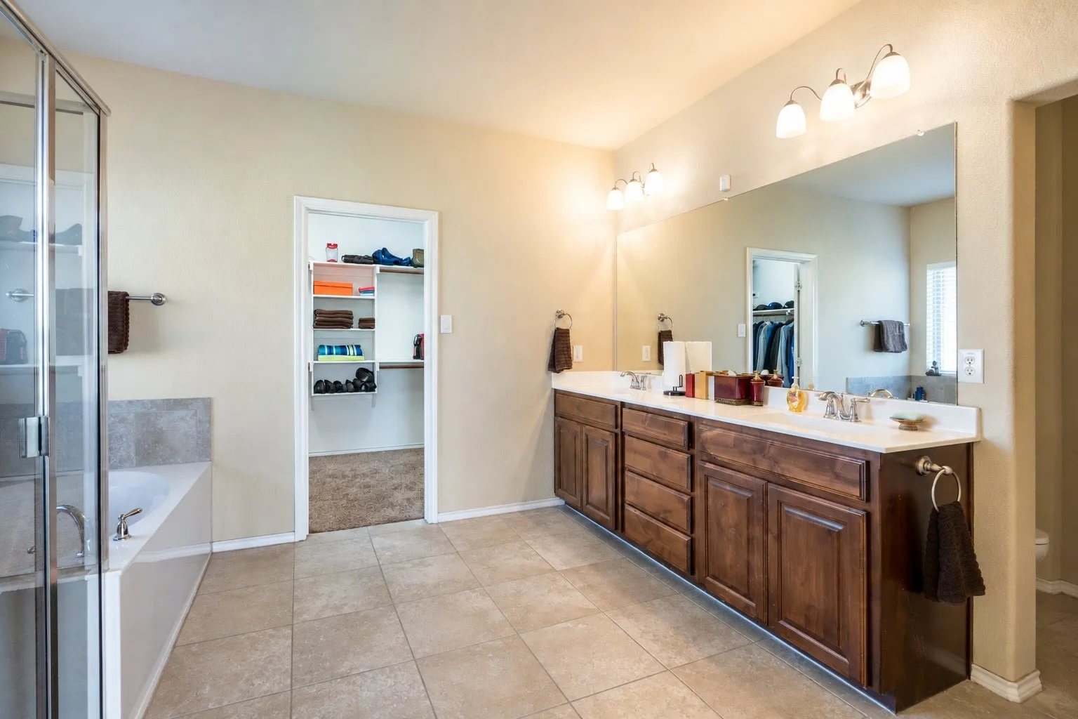 Single Family Residence For Sale in Dallas County , 1300 Bellingham Circle, Glenn Heights, Texas 75154, 5 Bedroom, 5 Bathroom, 2 Garage spaces, 3,156 Sqft, built in 2016, mls#21404666, Real Estate Agent in Glenn Heights, Homes For Sale in Dallas county, Homes For Sale in Glenn Heights, Realtor in Glenn Heights Texas, Real Estate Brokerage Independent Realty Texas, Luminita Cordes Realtor