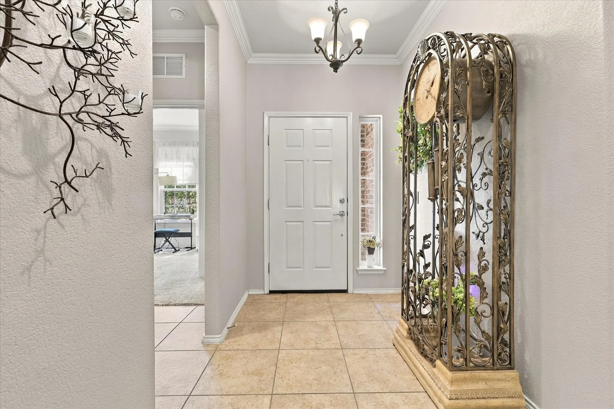 Recessed entry with tile flooring, multi-panel entry door, and decorative transom window