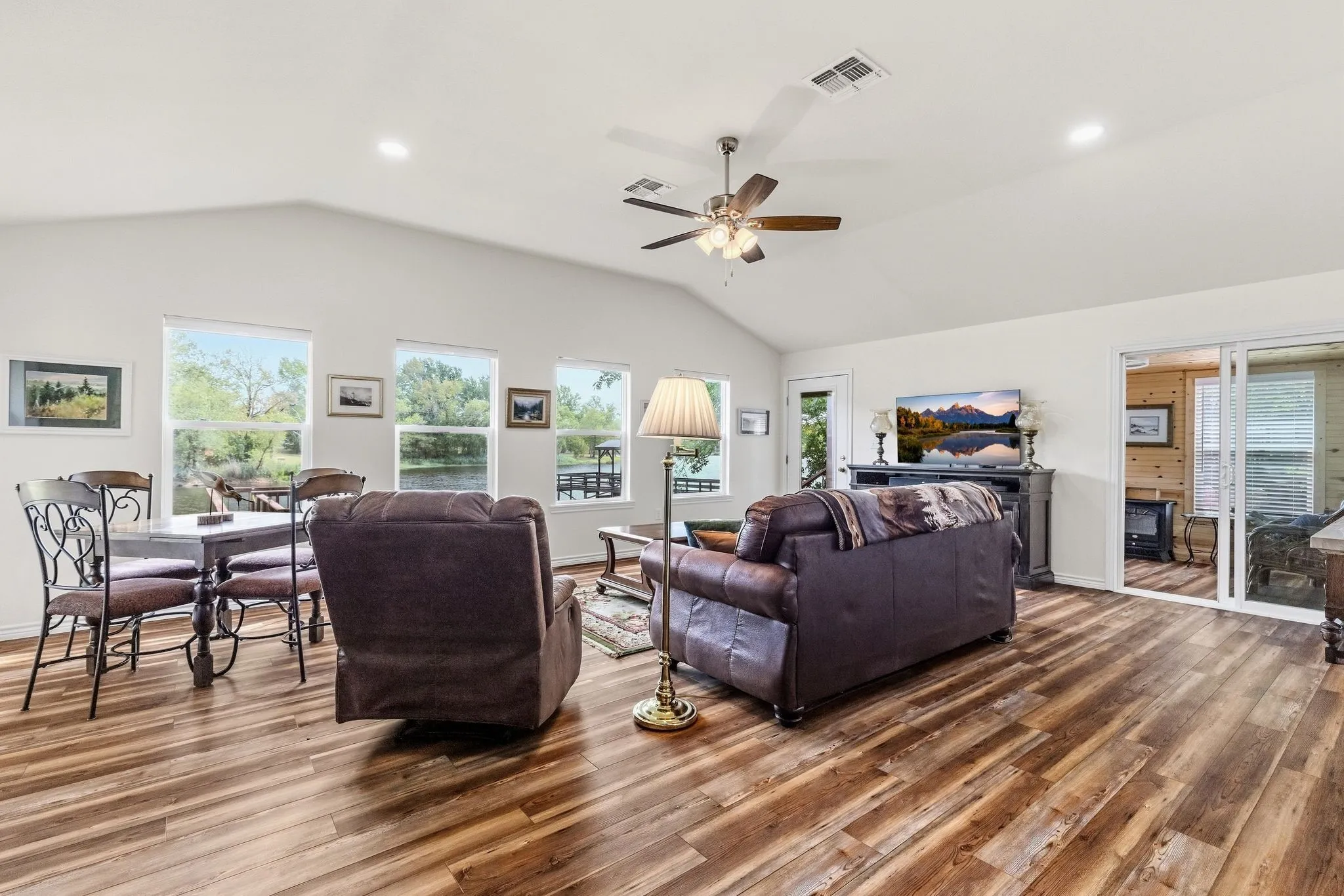 Single Family Residence For Sale in Wood County , 659 CR 1698, Alba, Texas 75410, 1 Bedroom, 1 Bathroom, Garage spaces, 1,348 Sqft, built in 1980, mls#21404093, Real Estate Agent in Alba, Homes For Sale in Wood county, Homes For Sale in Alba, Realtor in Alba Texas, Real Estate Brokerage Independent Realty Texas, Luminita Cordes Realtor