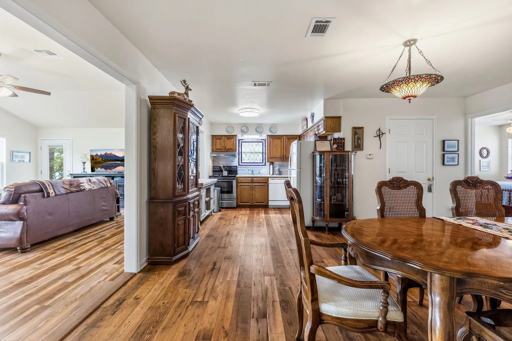 Single Family Residence For Sale in Wood County , 659 CR 1698, Alba, Texas 75410, 1 Bedroom, 1 Bathroom, Garage spaces, 1,348 Sqft, built in 1980, mls#21404093, Real Estate Agent in Alba, Homes For Sale in Wood county, Homes For Sale in Alba, Realtor in Alba Texas, Real Estate Brokerage Independent Realty Texas, Luminita Cordes Realtor