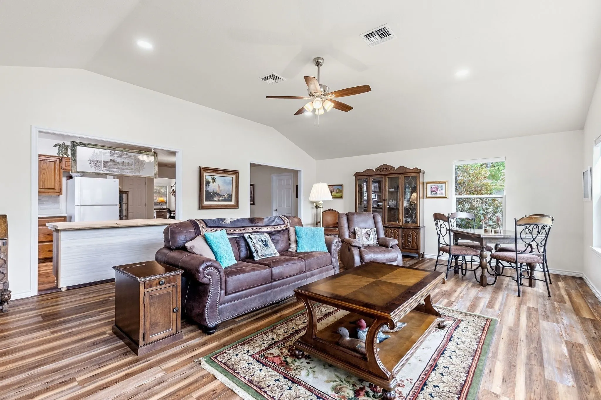 Single Family Residence For Sale in Wood County , 659 CR 1698, Alba, Texas 75410, 1 Bedroom, 1 Bathroom, Garage spaces, 1,348 Sqft, built in 1980, mls#21404093, Real Estate Agent in Alba, Homes For Sale in Wood county, Homes For Sale in Alba, Realtor in Alba Texas, Real Estate Brokerage Independent Realty Texas, Luminita Cordes Realtor