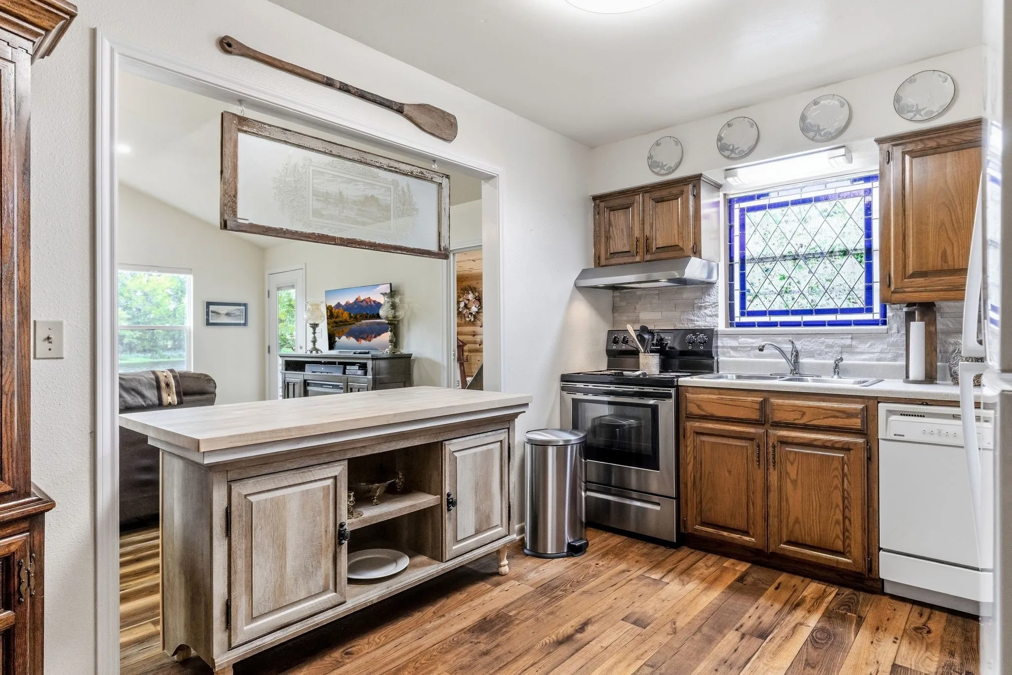 Single Family Residence For Sale in Wood County , 659 CR 1698, Alba, Texas 75410, 1 Bedroom, 1 Bathroom, Garage spaces, 1,348 Sqft, built in 1980, mls#21404093, Real Estate Agent in Alba, Homes For Sale in Wood county, Homes For Sale in Alba, Realtor in Alba Texas, Real Estate Brokerage Independent Realty Texas, Luminita Cordes Realtor