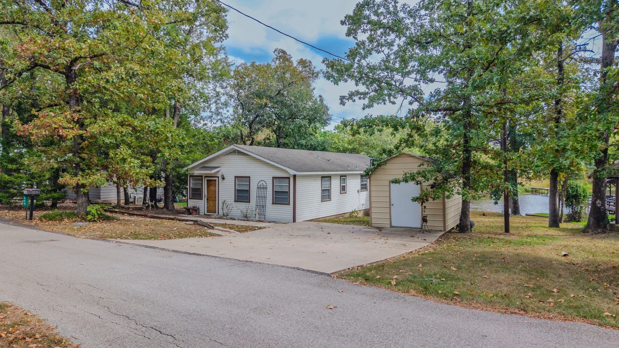 Single Family Residence For Sale in Wood County , 659 CR 1698, Alba, Texas 75410, 1 Bedroom, 1 Bathroom, Garage spaces, 1,348 Sqft, built in 1980, mls#21404093, Real Estate Agent in Alba, Homes For Sale in Wood county, Homes For Sale in Alba, Realtor in Alba Texas, Real Estate Brokerage Independent Realty Texas, Luminita Cordes Realtor