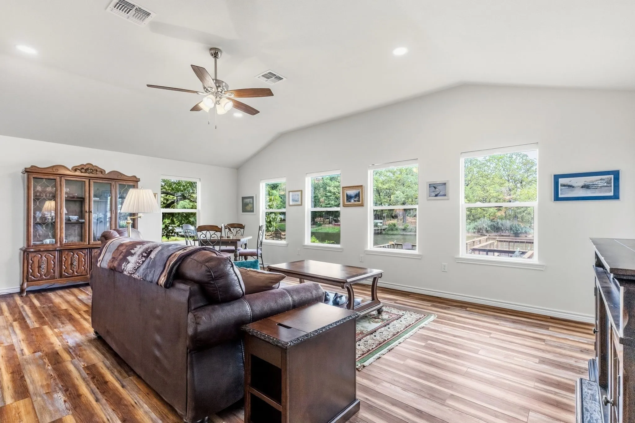 Single Family Residence For Sale in Wood County , 659 CR 1698, Alba, Texas 75410, 1 Bedroom, 1 Bathroom, Garage spaces, 1,348 Sqft, built in 1980, mls#21404093, Real Estate Agent in Alba, Homes For Sale in Wood county, Homes For Sale in Alba, Realtor in Alba Texas, Real Estate Brokerage Independent Realty Texas, Luminita Cordes Realtor