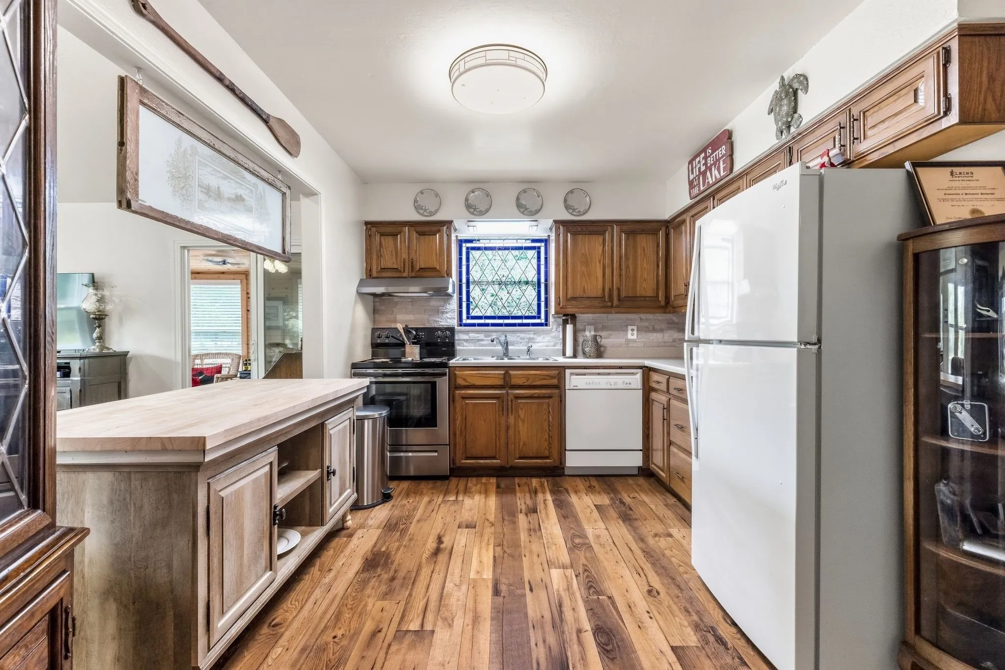 Single Family Residence For Sale in Wood County , 659 CR 1698, Alba, Texas 75410, 1 Bedroom, 1 Bathroom, Garage spaces, 1,348 Sqft, built in 1980, mls#21404093, Real Estate Agent in Alba, Homes For Sale in Wood county, Homes For Sale in Alba, Realtor in Alba Texas, Real Estate Brokerage Independent Realty Texas, Luminita Cordes Realtor