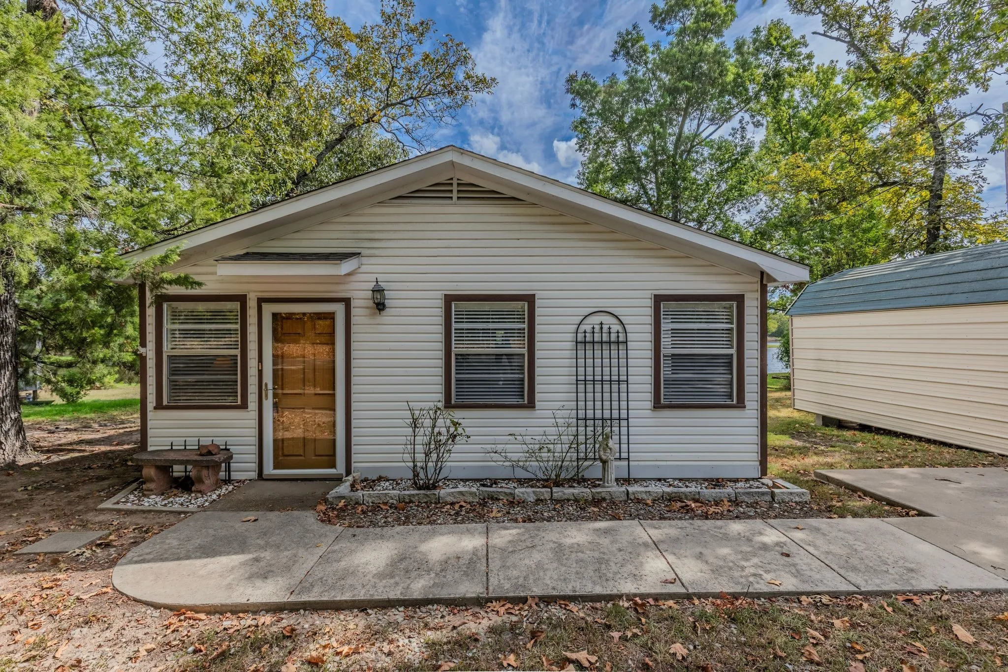 Single Family Residence For Sale in Wood County , 659 CR 1698, Alba, Texas 75410, 1 Bedroom, 1 Bathroom, Garage spaces, 1,348 Sqft, built in 1980, mls#21404093, Real Estate Agent in Alba, Homes For Sale in Wood county, Homes For Sale in Alba, Realtor in Alba Texas, Real Estate Brokerage Independent Realty Texas, Luminita Cordes Realtor