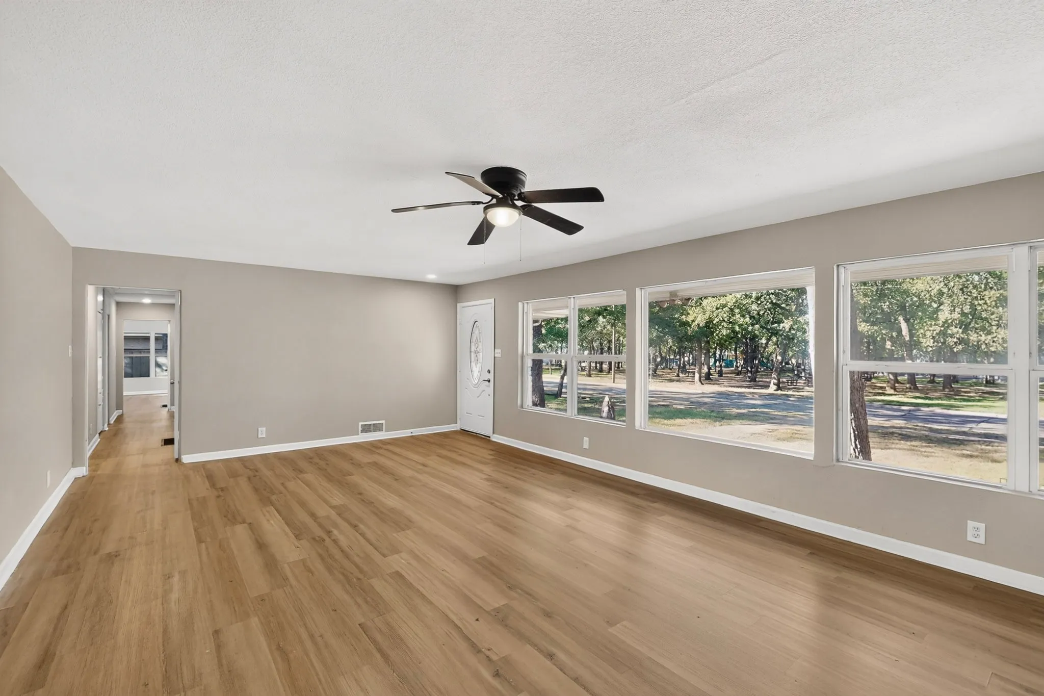 Single Family Residence For Sale in Dallas County , 2314 Wales Place, Irving, Texas 75062, 3 Bedroom, 2 Bathroom, 2 Garage spaces, 2,012 Sqft, built in 1954, mls#21402950, Real Estate Agent in Irving, Homes For Sale in Dallas county, Homes For Sale in Irving, Realtor in Irving Texas, Real Estate Brokerage Independent Realty Texas, Luminita Cordes Realtor